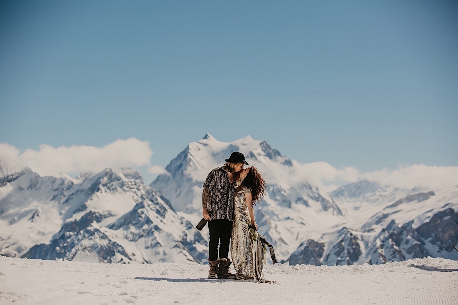 40_9D3A3374_mountain_ribbons_champagne_winter_badass_bride_photography_elopement_meribel_snow_alps_flowers_bouquet_elope_kiss_wedding_destination_groom_photographer_top.jpg