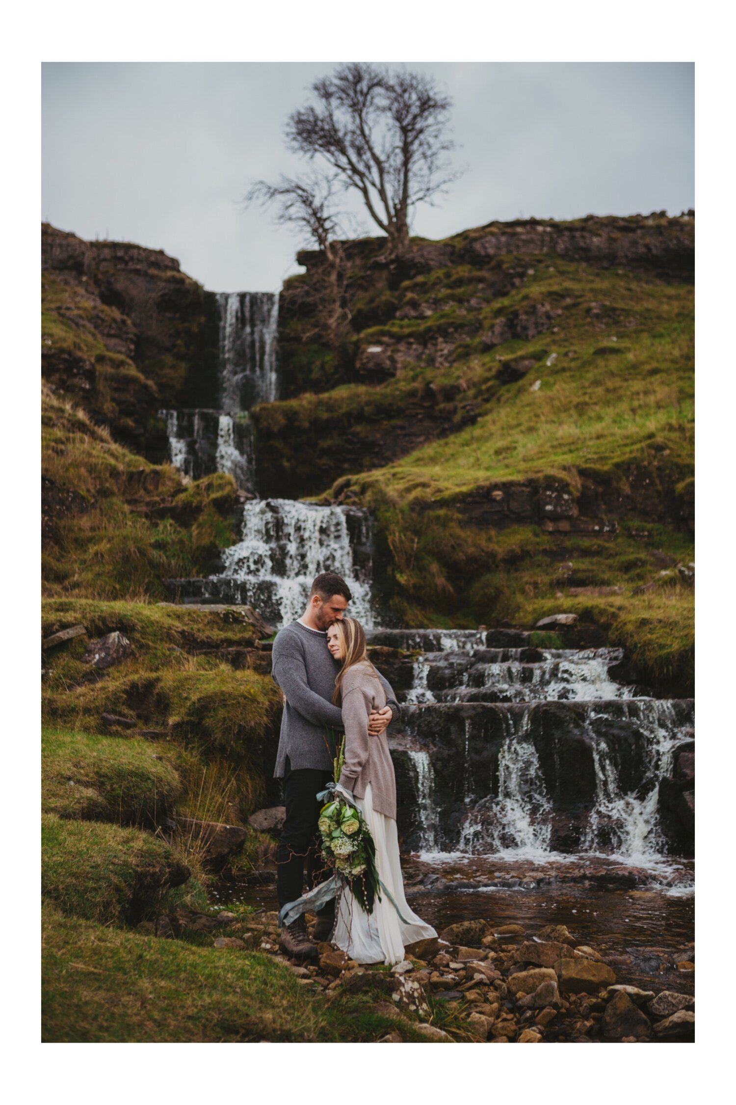 07_TWS-75__grey_dramatic_landscape_alternative_elope_alt_rock_blue_waterfall_winter_flowers_offbeat_dales_waterfalls_autumn_elopement_photography_ribbons_moody_bride_silver_wedding_yorkshire_rainy_cloudy_cosy_weather_photographer_florals_groom.jpg