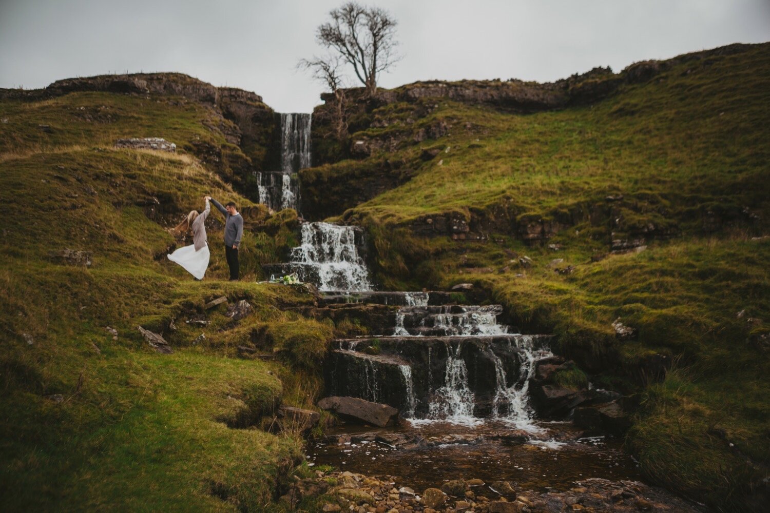19_TWS-135__grey_dramatic_landscape_alternative_elope_alt_rock_blue_waterfall_winter_flowers_offbeat_dales_waterfalls_autumn_elopement_photography_ribbons_moody_bride_silver_wedding_yorkshire_rainy_cloudy_cosy_weather_photographer_florals_groom.jpg