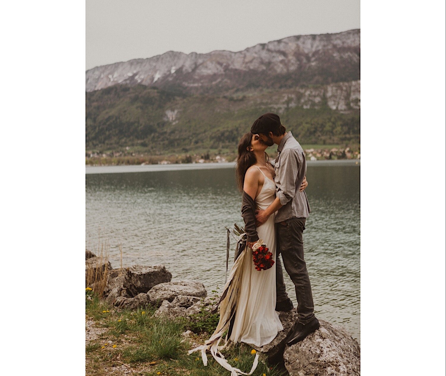 13_TWS-32_annecy_elope_french_alps_lake_photography_intimate_elopment_wedding.jpg