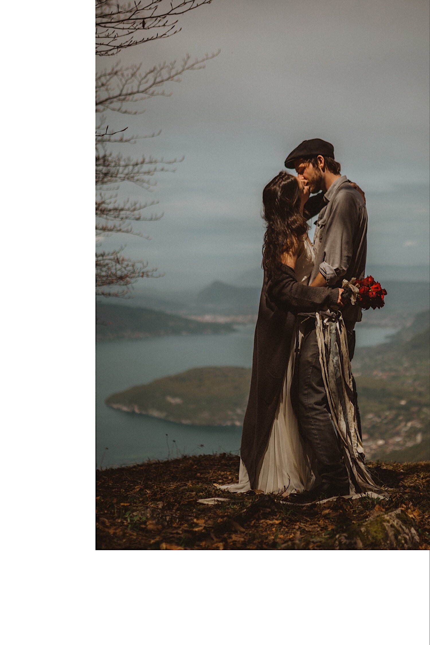 30_TWS-118_bride_annecy_couple_alps_photography_lake_elope_elopment_french_kiss_roses_wedding_groom_intimate.jpg