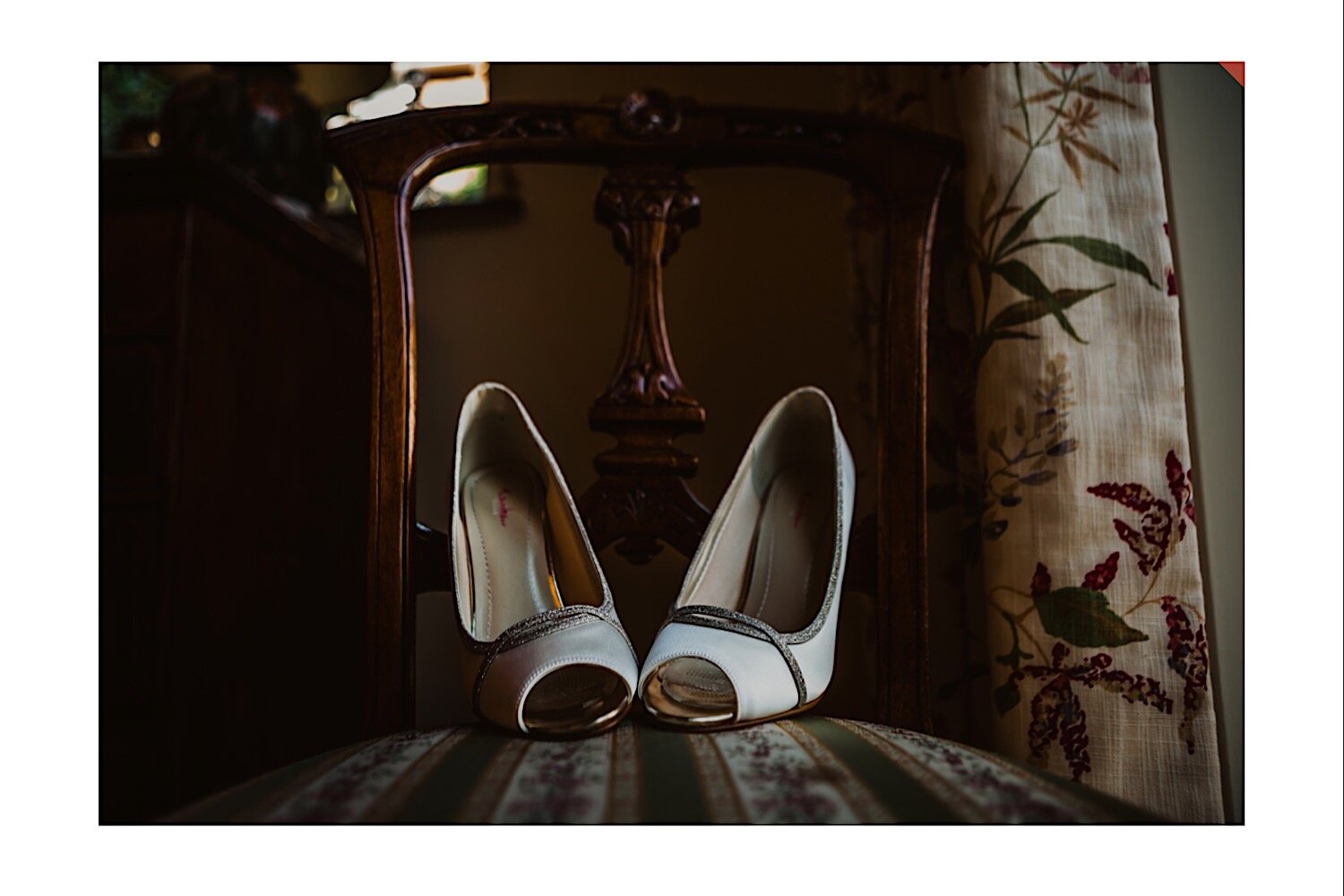 003_TWS-16_sunset_bride_wedding_abbey_photography_buckinghamshire_bridalprep_groom_missenden_shoes.jpg