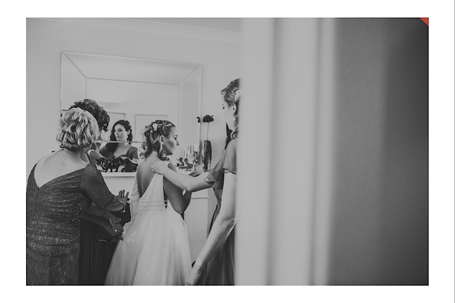 018_TWS-184_bridemaids_bride_makeup_weddinggown_abbey_photography_buckinghamshire_bridetribe_bridalprep_missenden_wedding.jpg