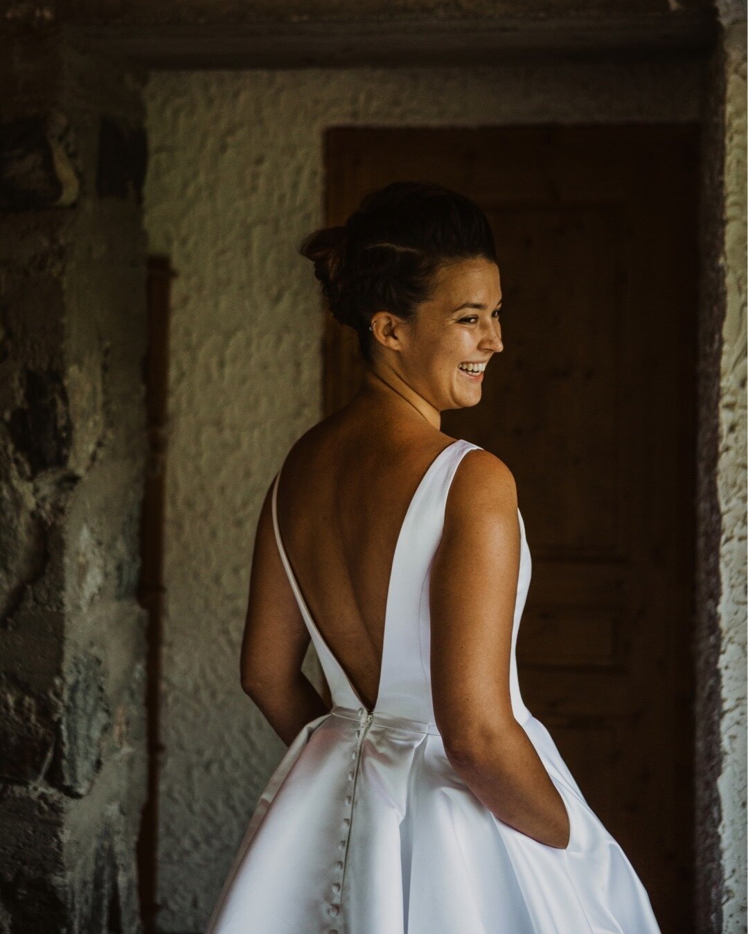 Errrr.... Ok Mika, stop it. You are offensively beaut in this shot, and look how happy??!!! ⠀⠀⠀⠀⠀⠀⠀⠀⠀
⠀⠀⠀⠀⠀⠀⠀⠀⠀
Perhaps because your dress has pockets.. NO! I mean, cough cough, you're getting married to your dream man AND your dress has pockets!!⠀⠀⠀