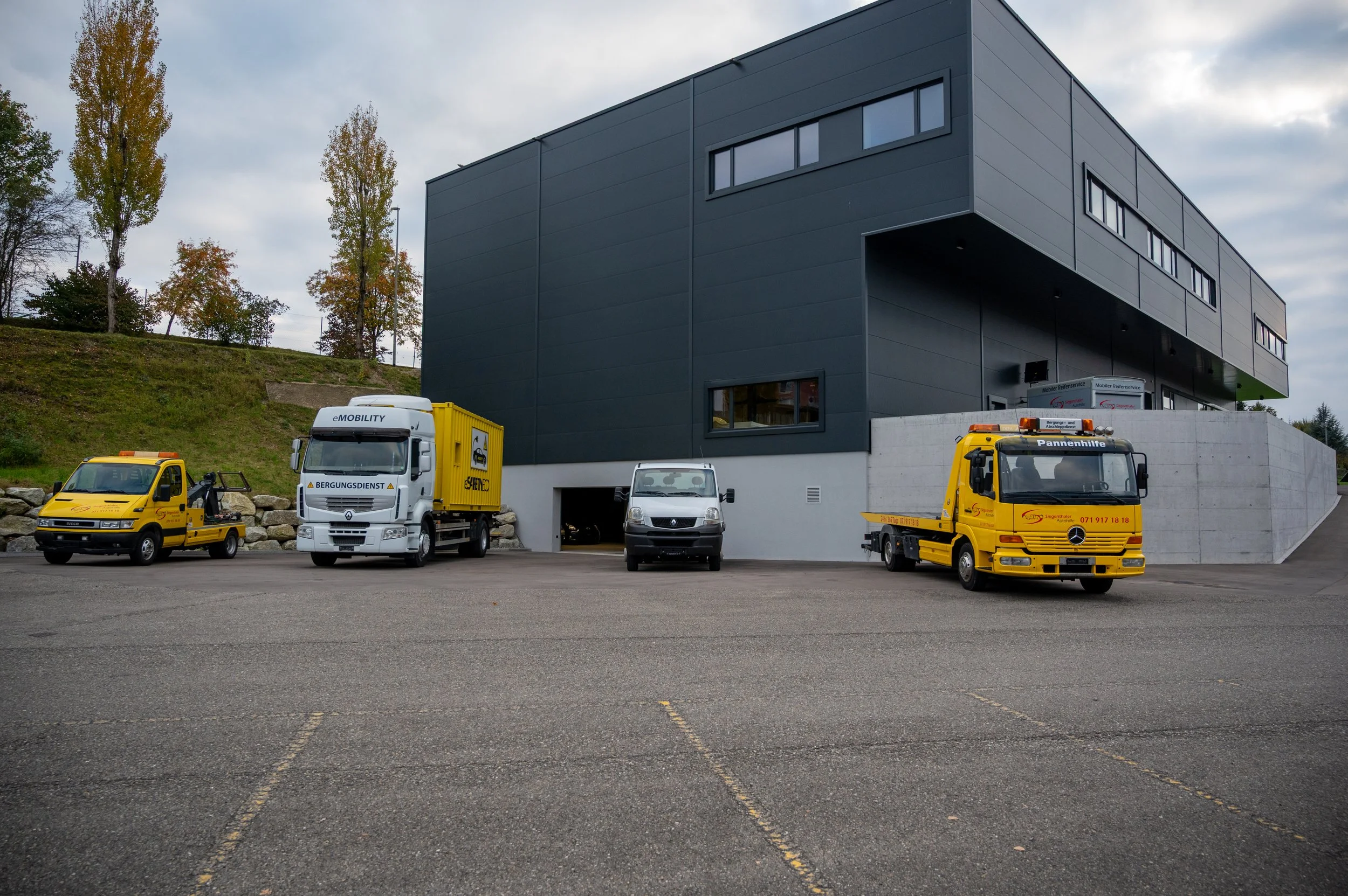 Garage Siegenthaler-Neueröffnung Halle-86.jpg