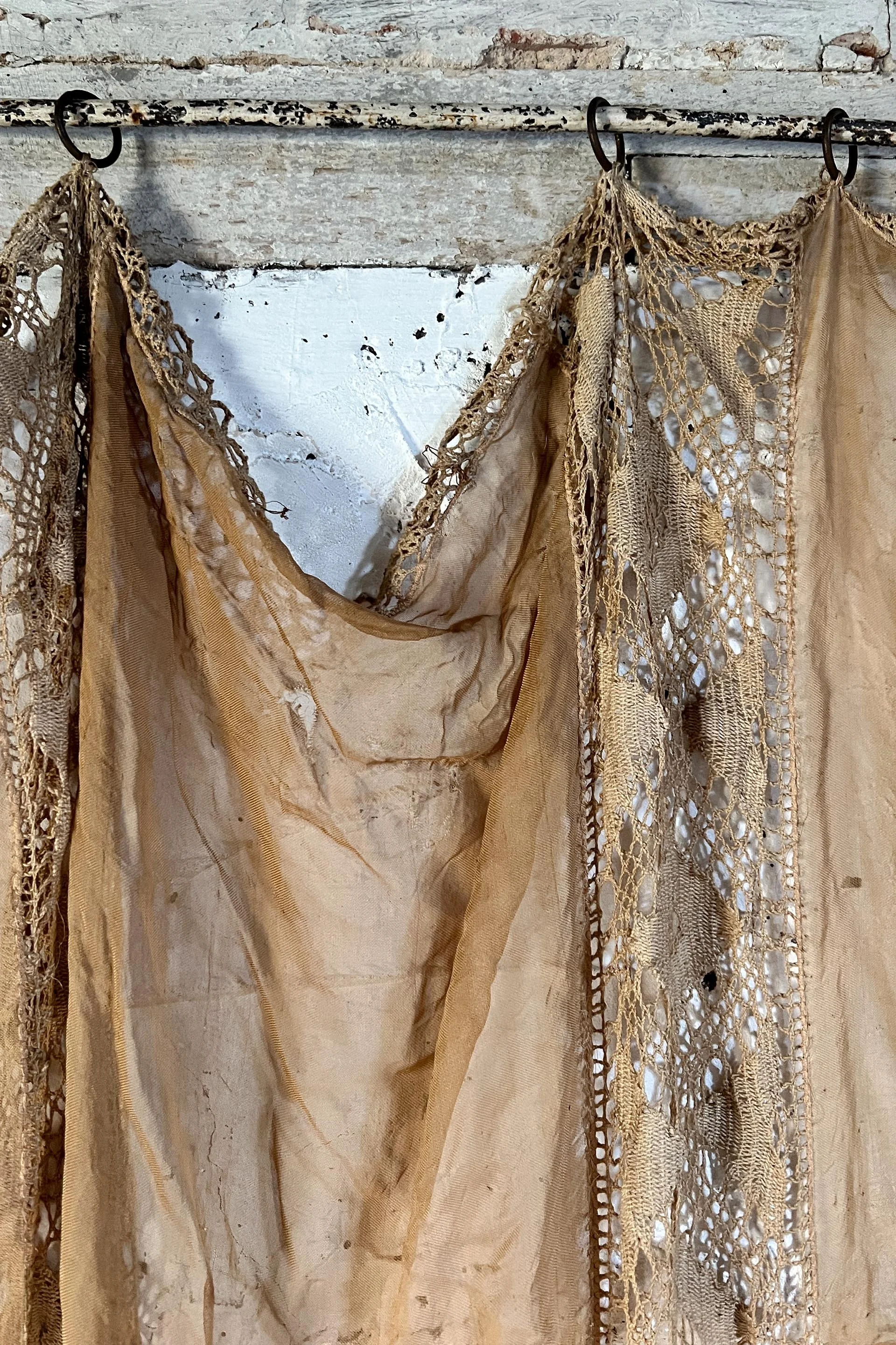 curtainshelf5.jpg