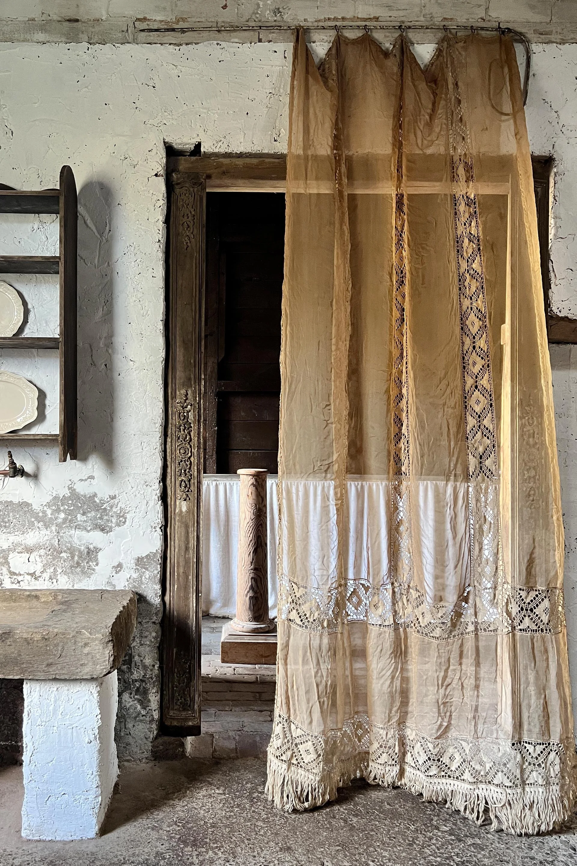 curtainshelf3.jpg
