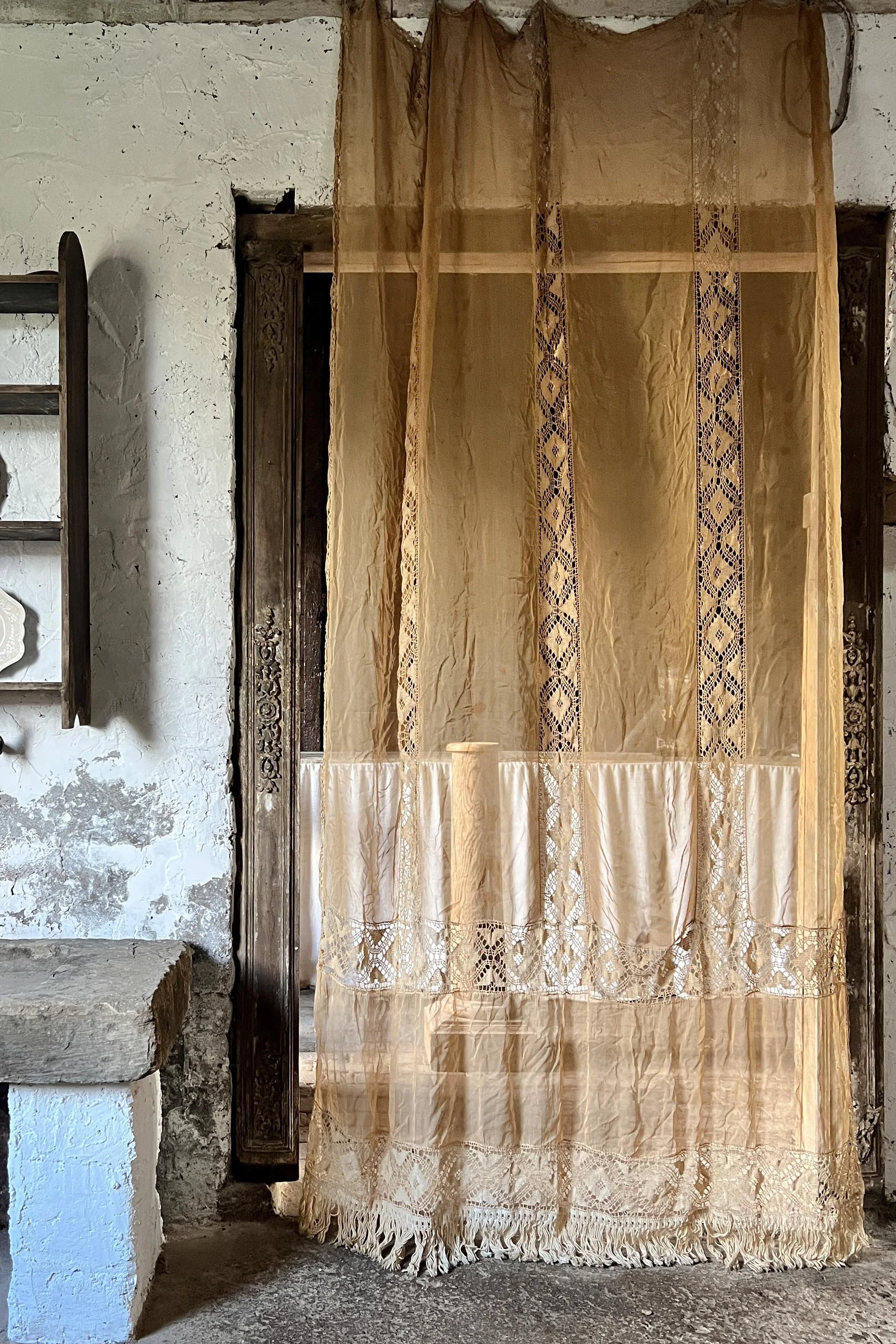 curtainshelf4.jpg