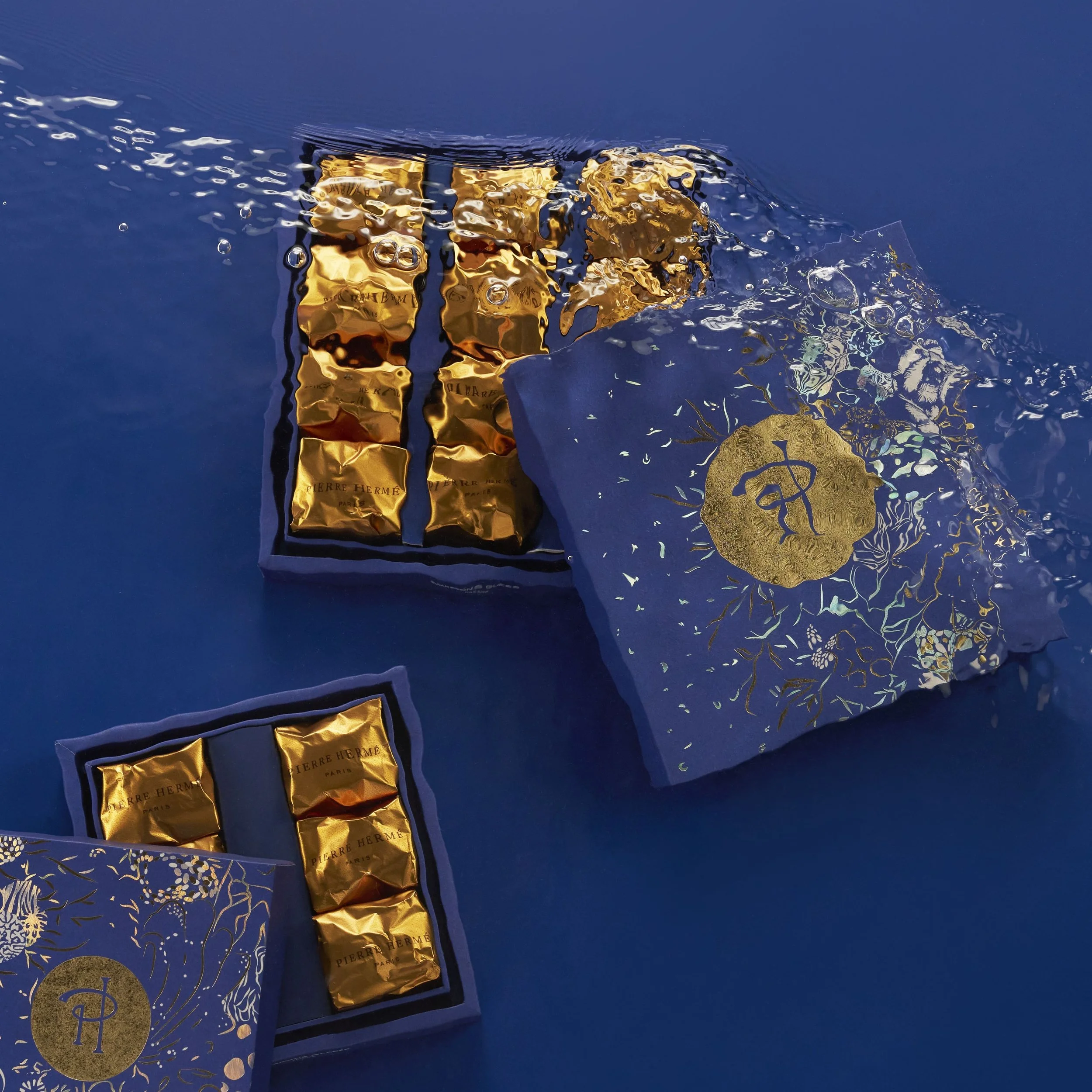 2025_NOEL_FAMILLE_MARRONS_GLACES_AMB_1200X1200_HD (1)-min.jpg
