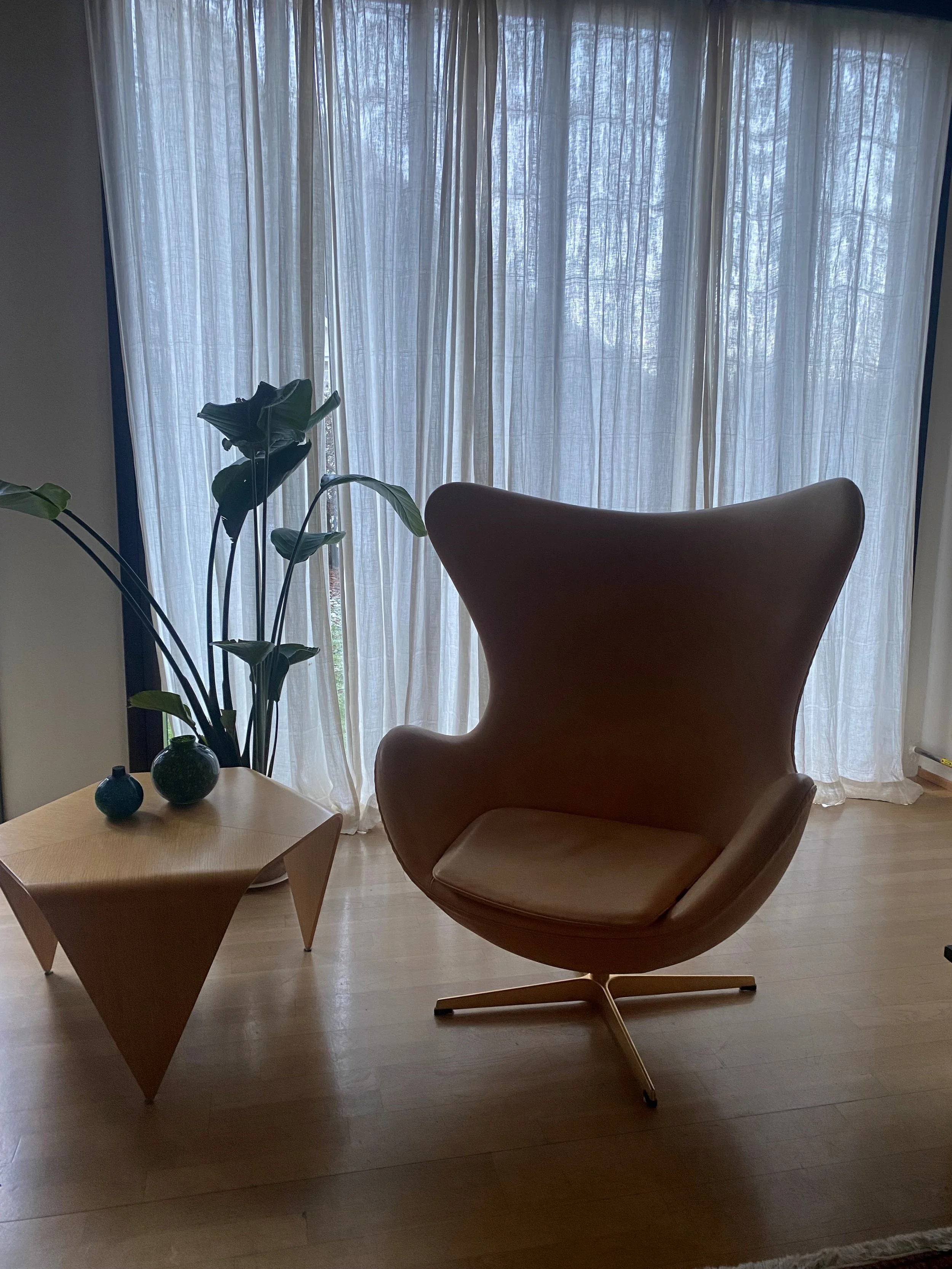 Tapiovaara bord på Lindstrøm Hotel 4.jpg