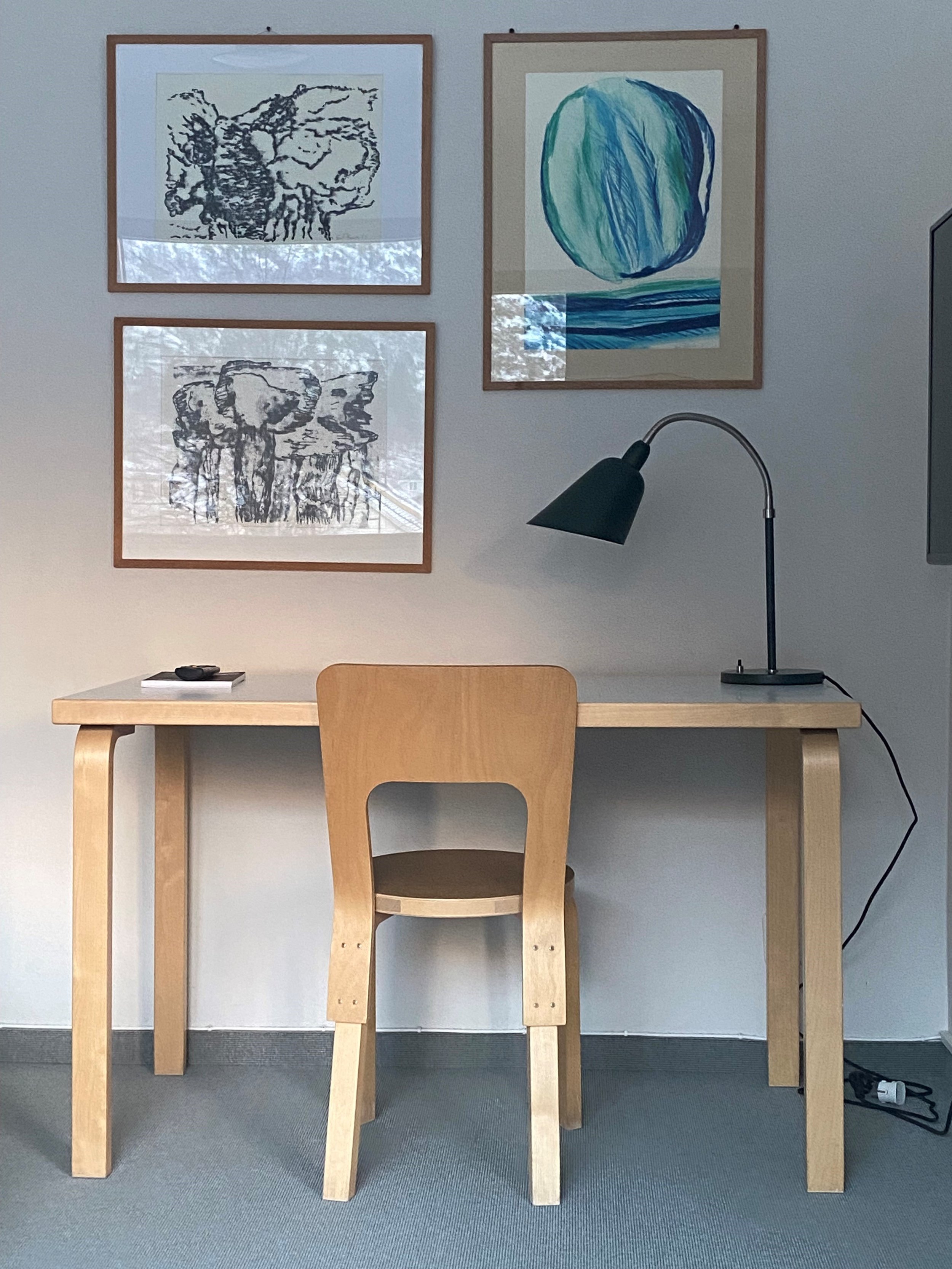 Alvar Alto stol 66 og skrivebord på Lindstrøm Hotel.jpg