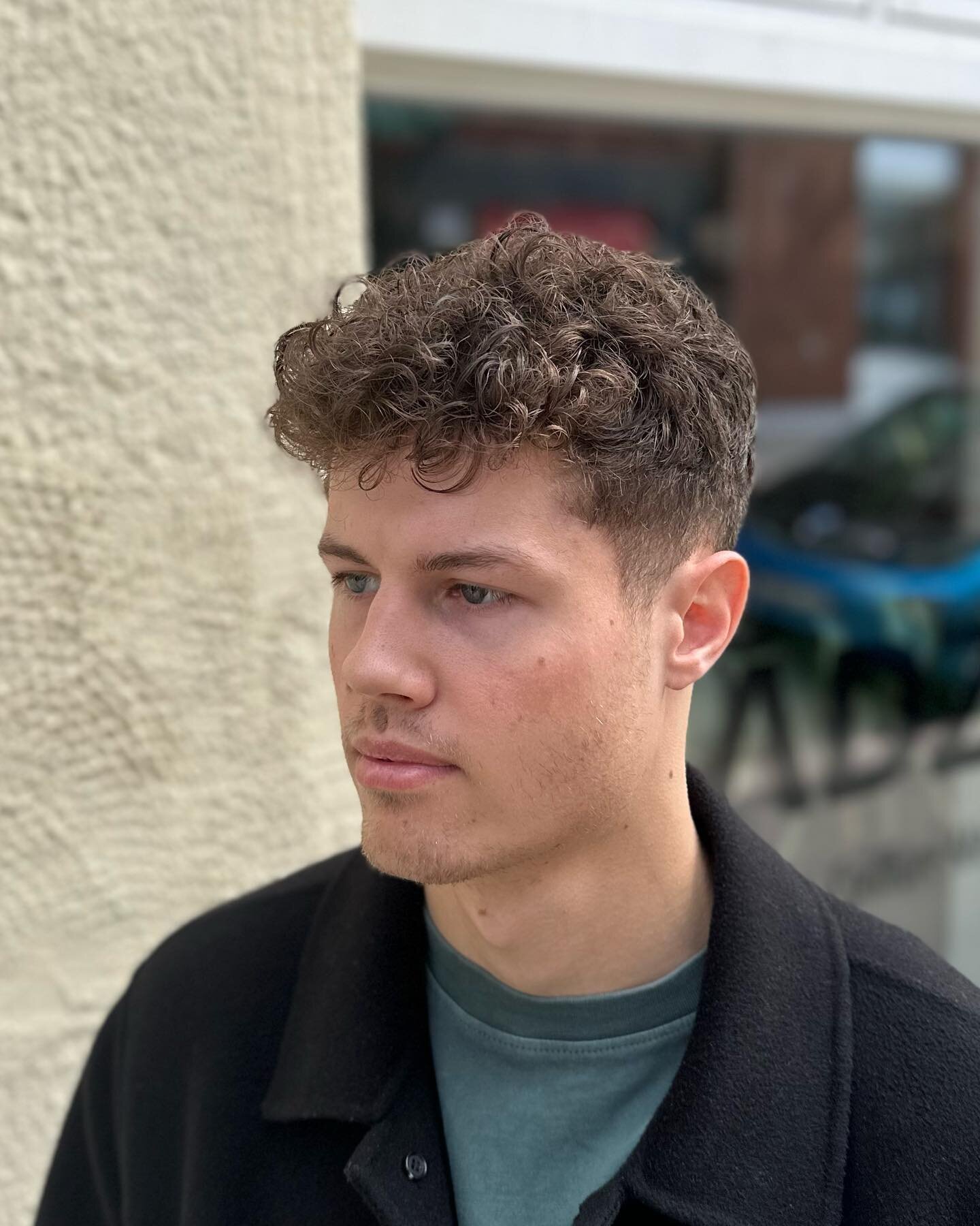 Curlycurly✂️+Oribe stylingbutter👌🏻
#mensstyle#menshair#herreklipp#menscurlyhair#haircut#mensfashion#menshair#curlyhair#oribe#stylingbutter#fris&oslash;rdrammen#drammensentrum#drammenby
@stylist_jostein_hagen