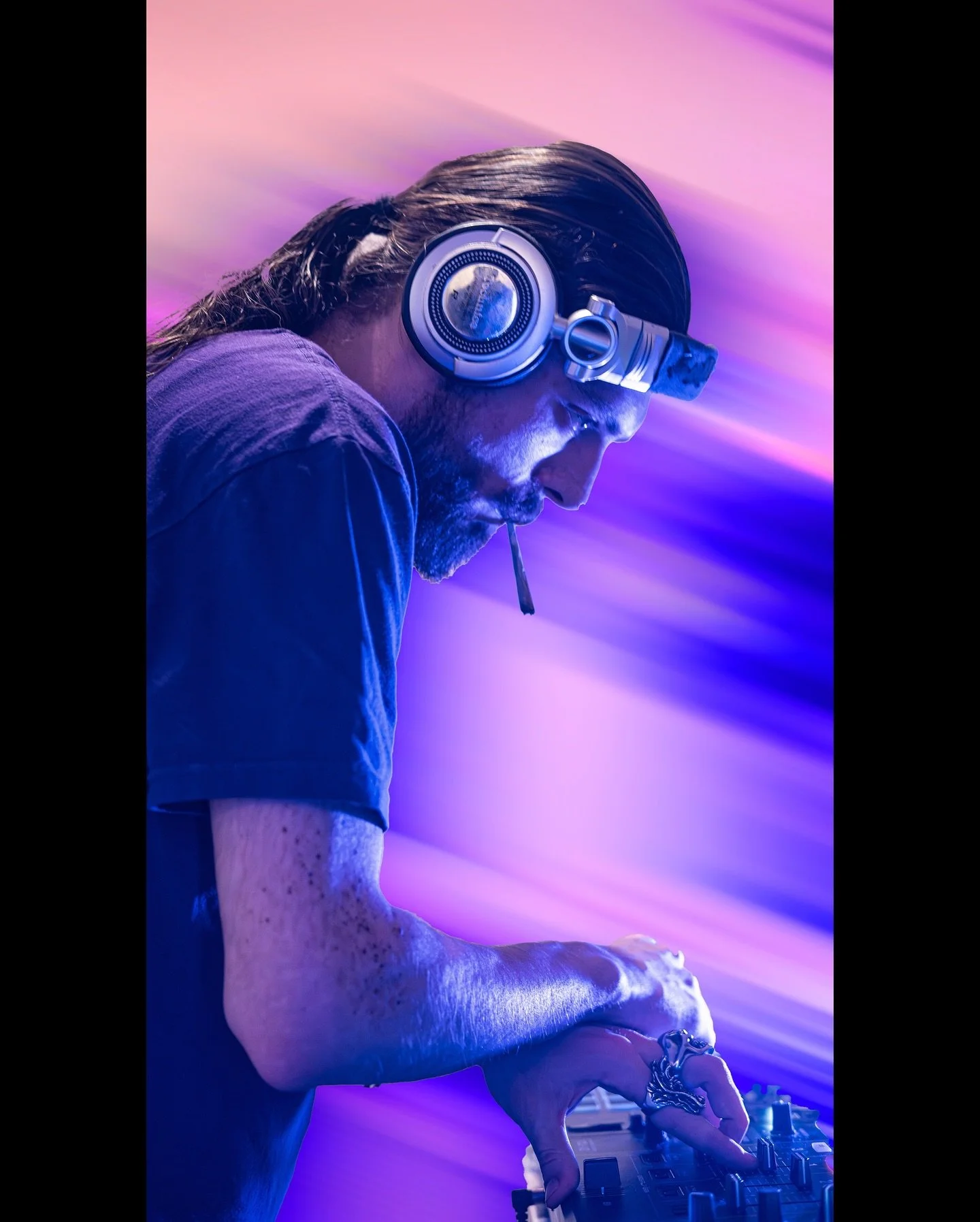 Cheeky Radio Sessions 📻 

DJs: @yi.ching.music @djadij @insomdj Bass80 

@cheeky_monday 

.
.
.
.
#cheekymonday #weshoothumans #amsterdambynight #dutch_shooters #dnbfamily