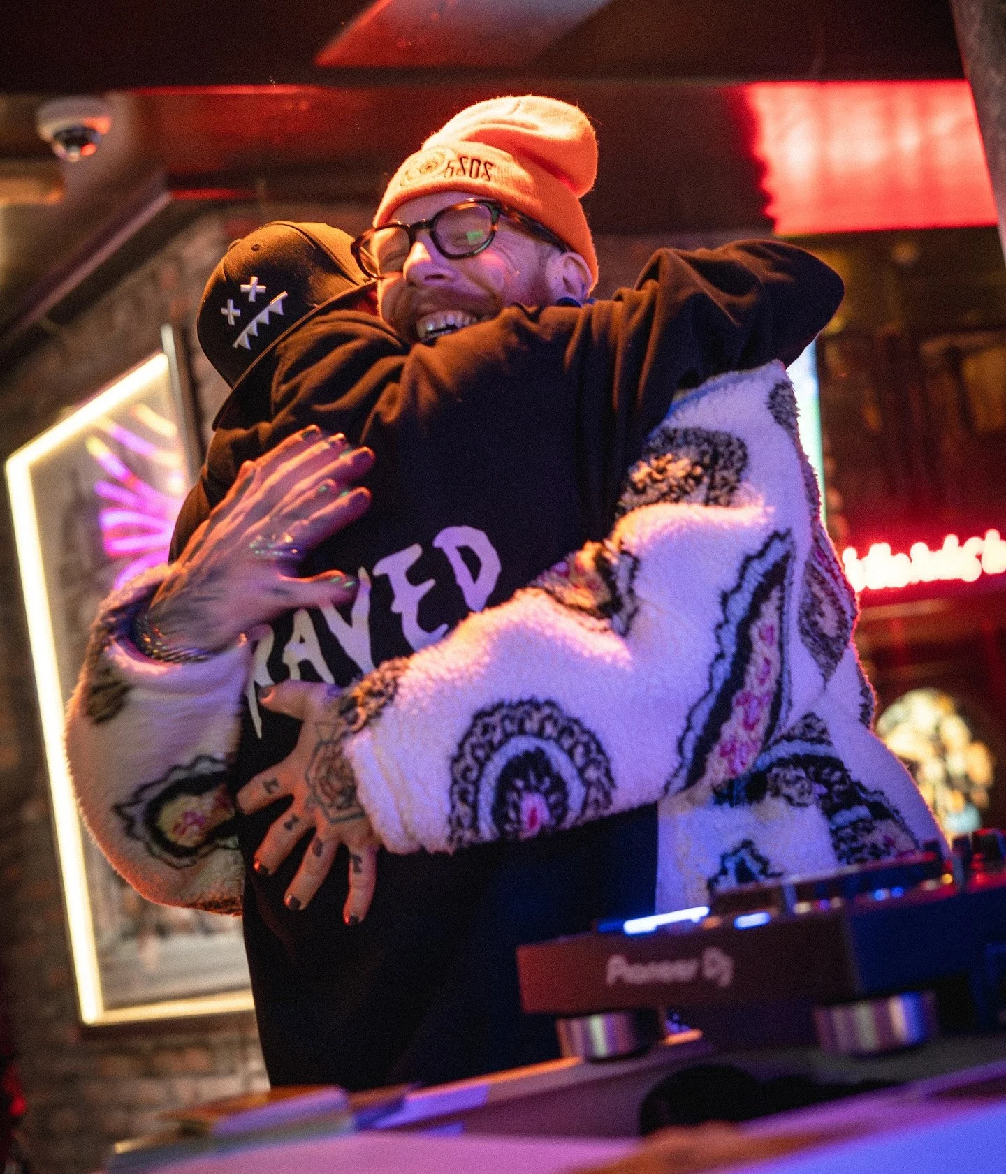 PRE CHEEKY MONDAYS @thebulldogamsterdam 

DJS in frame- @yi.ching.music @multiplex.music @graved_dnb 

@cheeky_monday 

.
.
.
.
.
#cheekymonday #bulldogamsterdam #weshoothumans #amsterdamphotographer #drumandbassfamily #dutch_shooters #weshootmirrorl