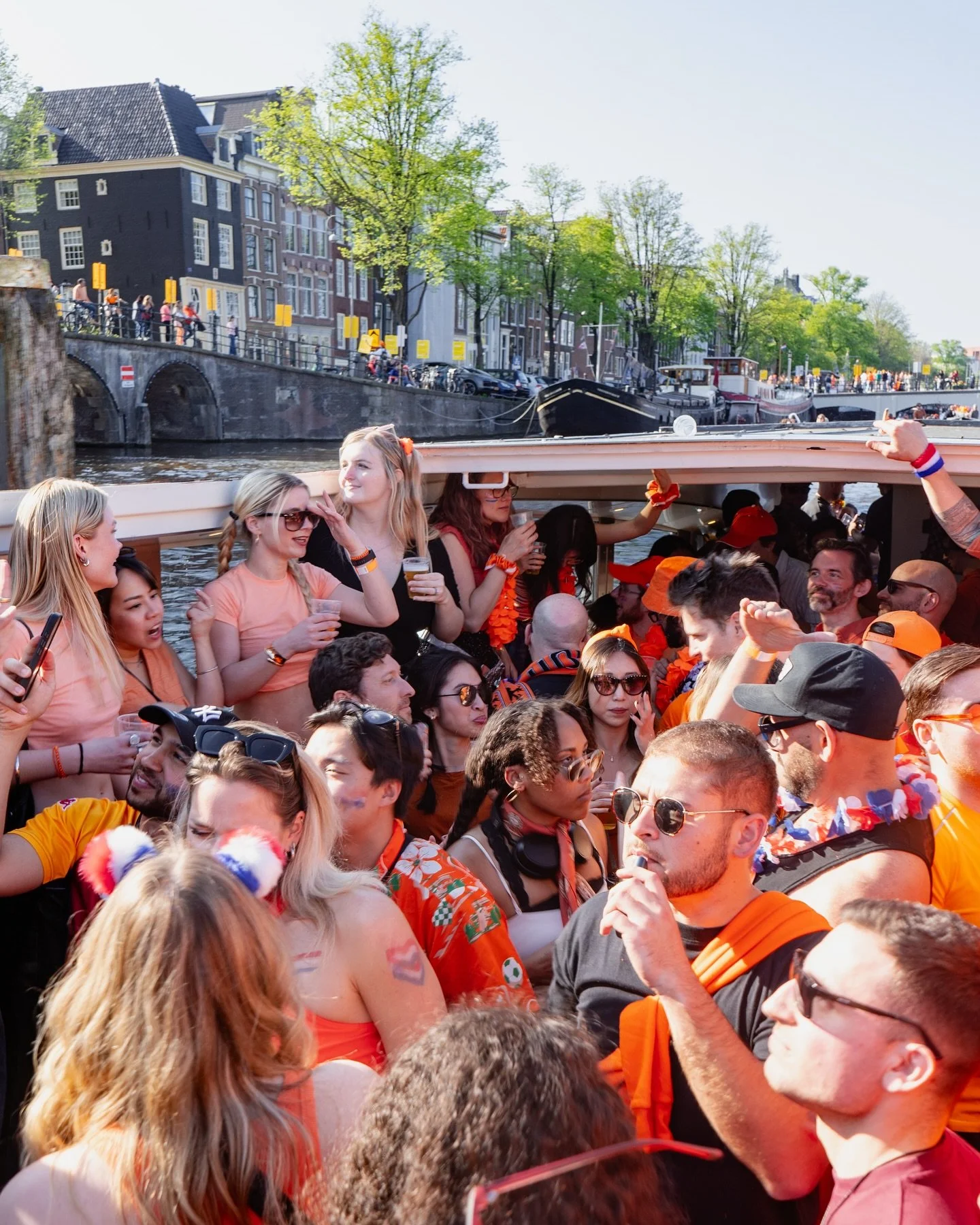 Koningsdag 2025 Boat Party - @energyeventsamsterdam 🧡

Sun, good people, banging music and immaculate vibes&hellip; all on a boat. Couldn&rsquo;t ask for a better day 😆🫶🏻📸

.
.
.
.
.
.
.
#energyeventsamsterdam #koningsdag #boatparty #weshoothuma