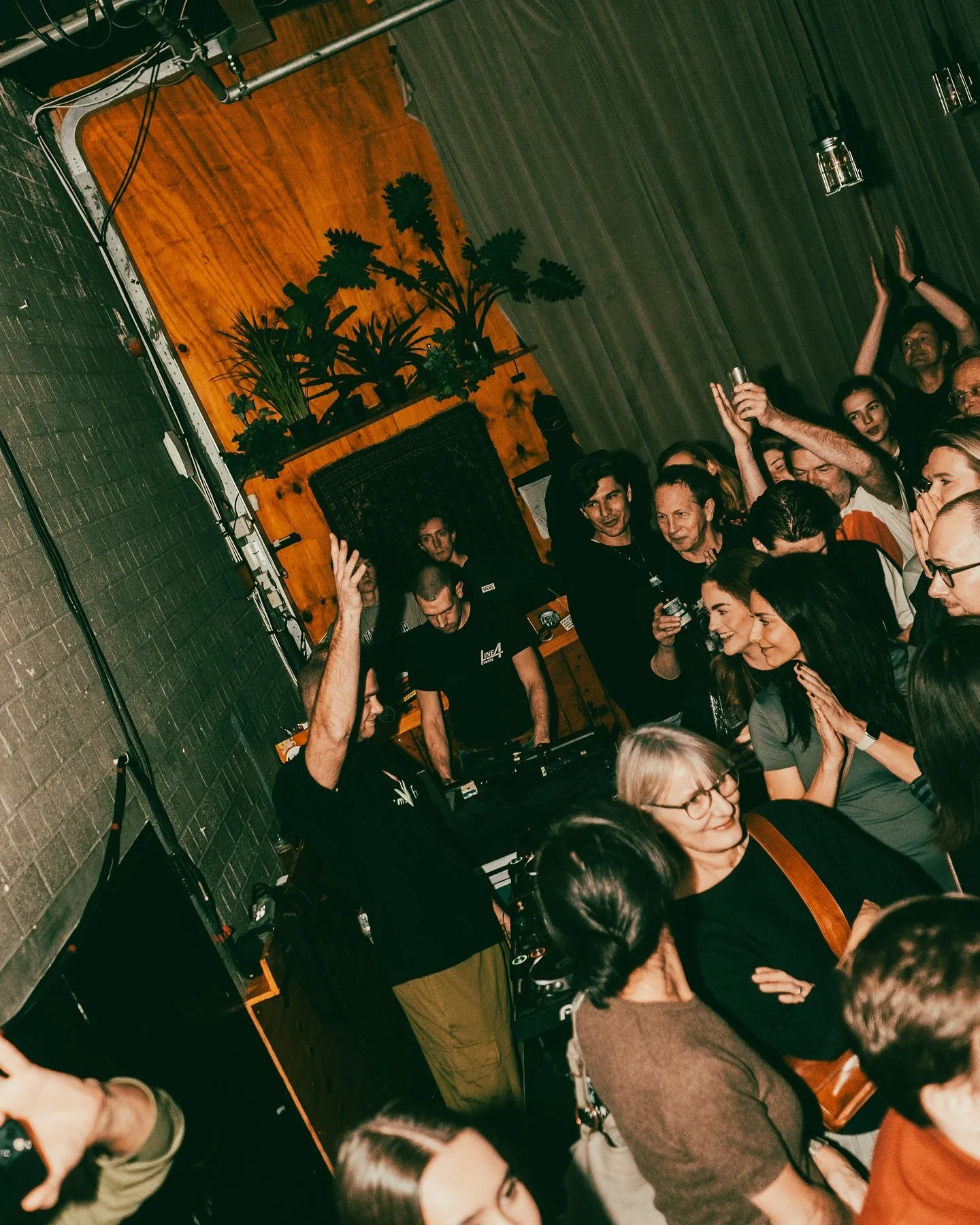 Big house vibes last Saturday with @kassko_ 🎧 after the amazing performance from @stephanie.laurence 🎤 at @cinetolamsterdam 🕺🕺
.
.
.
.
.
.
.
.
.
.
#amsterdamphotographer #amsterdamparty #weshoothumans #sonyalphasclub #housevibes