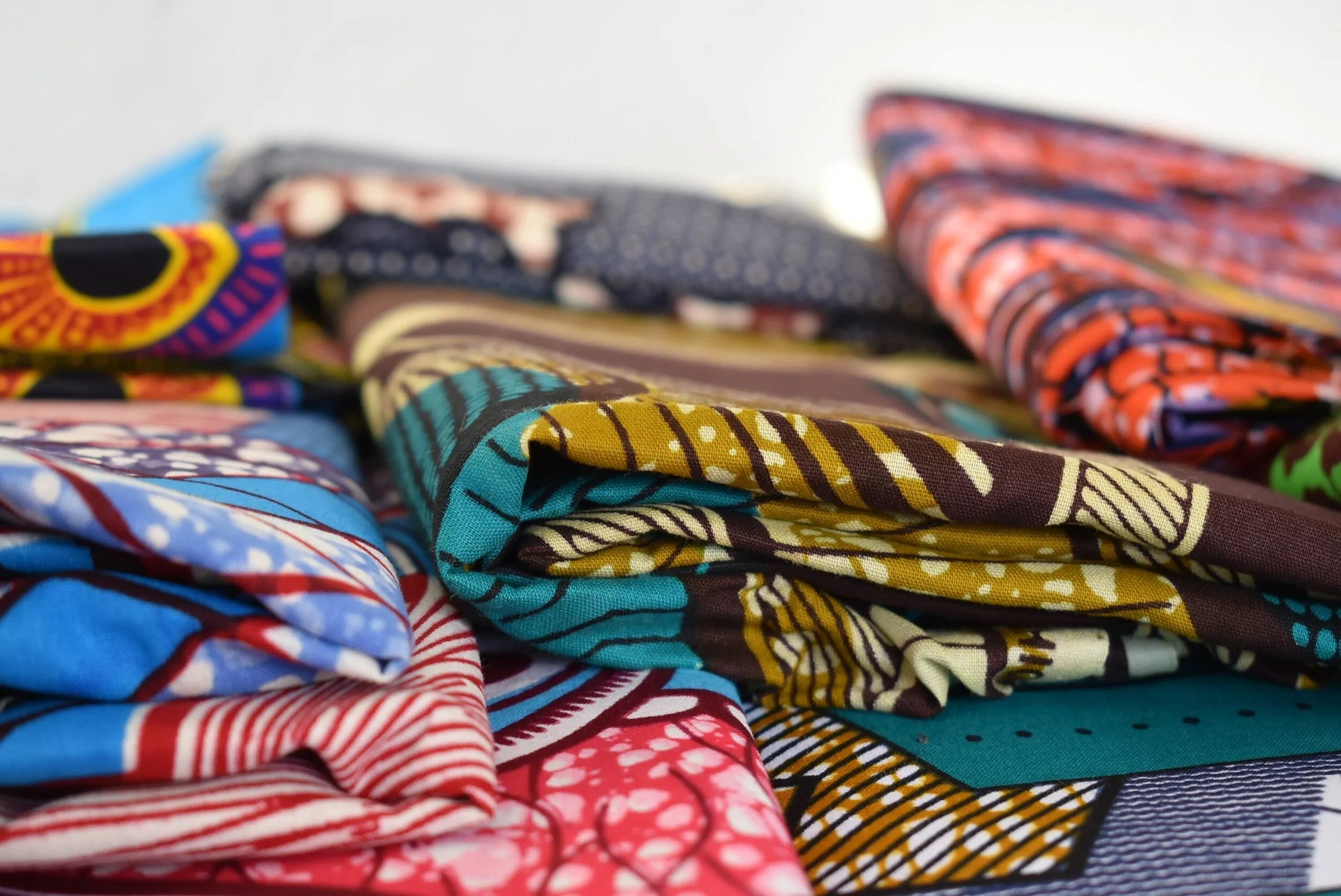 Dove acquistare tessuti wax e sostenere le attività locali