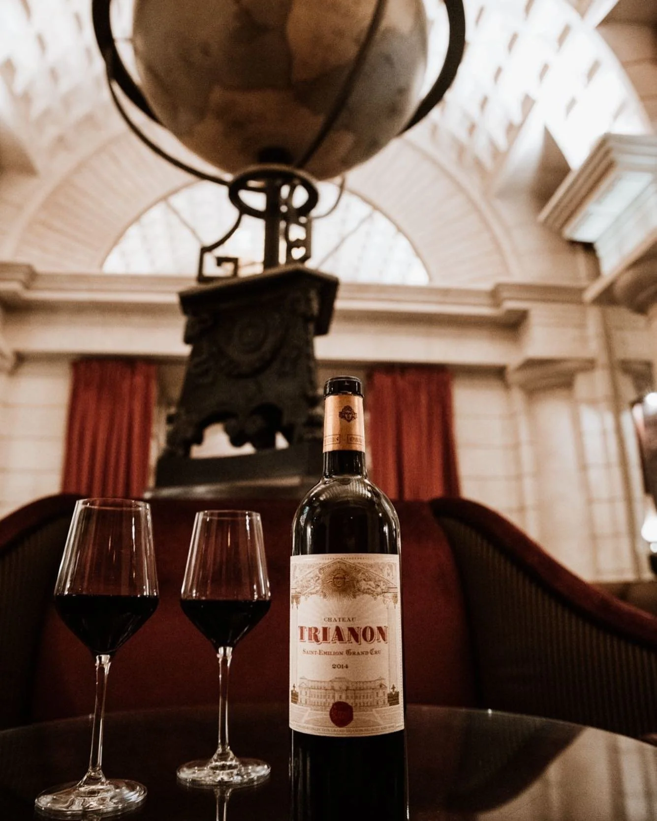 Fa&ccedil;onn&eacute; au fil des si&egrave;cles, Ch&acirc;teau Trianon a connu une renaissance il y a deux d&eacute;cennies, port&eacute; par la vision d&rsquo;un homme et une &eacute;quipe d&eacute;vou&eacute;e, qui ont su r&eacute;veiller cette bel