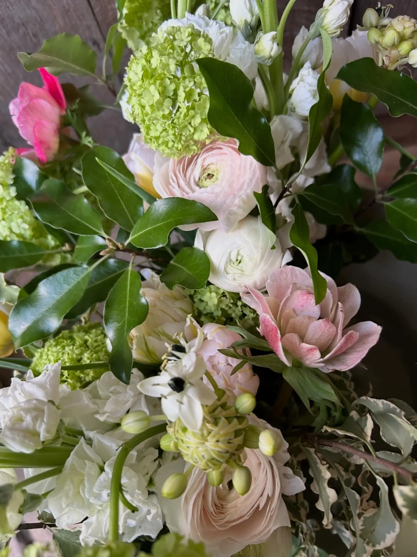 All the spring joy for Mothering Sunday 🪐 🌸 
I&rsquo;m still taking orders for this weekend - please DM or send an enquiry online if you&rsquo;d love some beautiful blooms 🫶🏻 

There will also be a limited number of (small size) bouquets at Cafe 