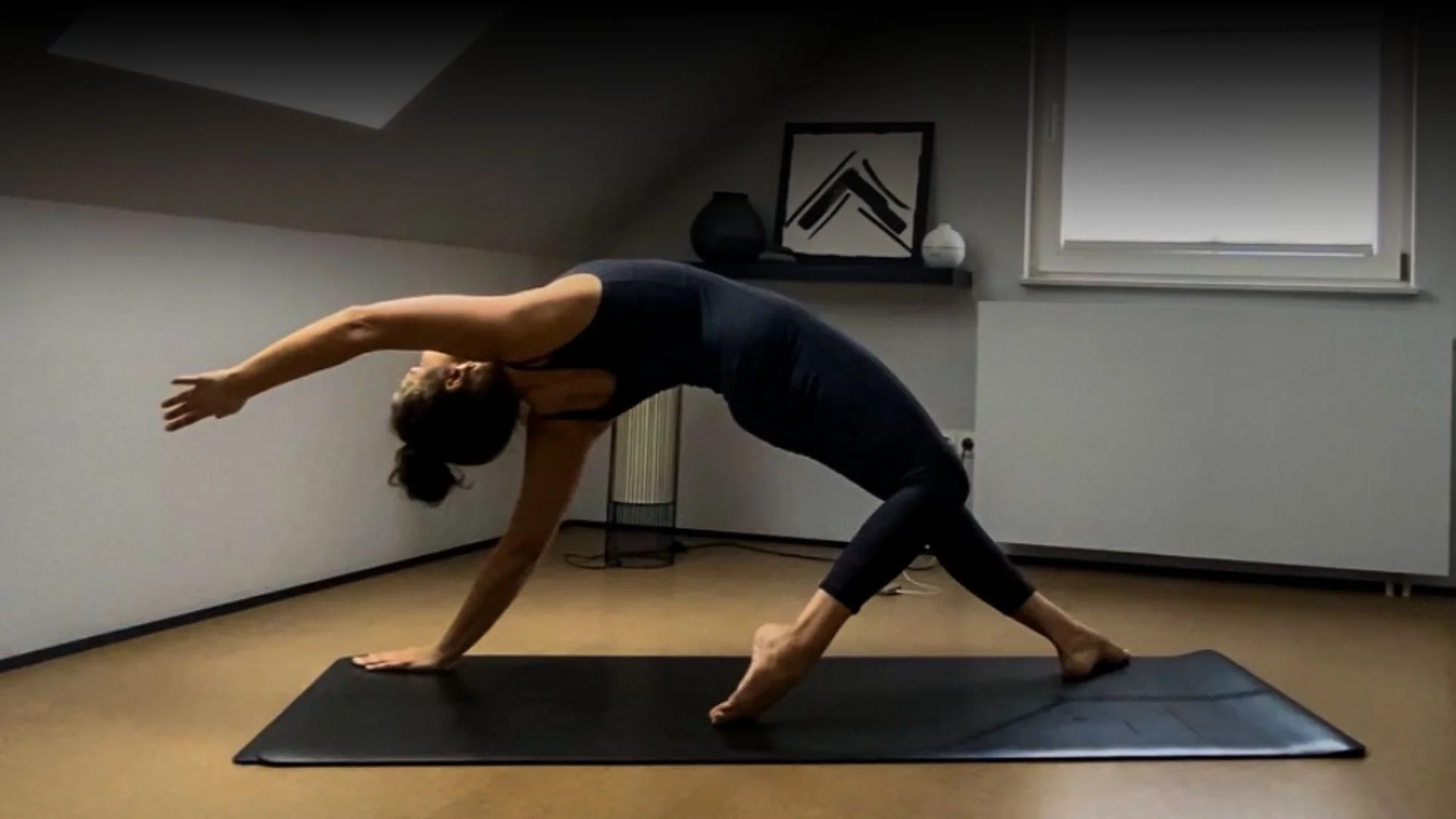 Indra Leibig Yoga on Beat Flows 30H Ausbildung.jpg