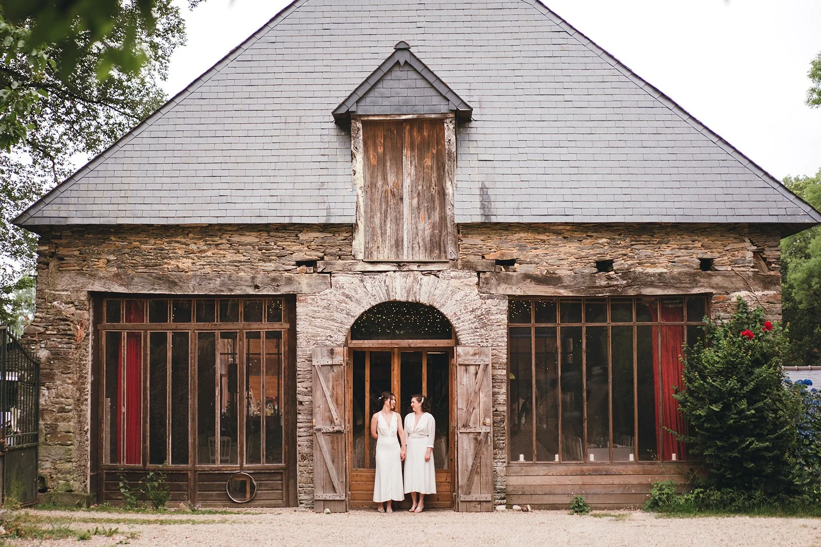 Céline et Axelle - Cérémonie laïque Manoir de la Fresnaye-401.jpg
