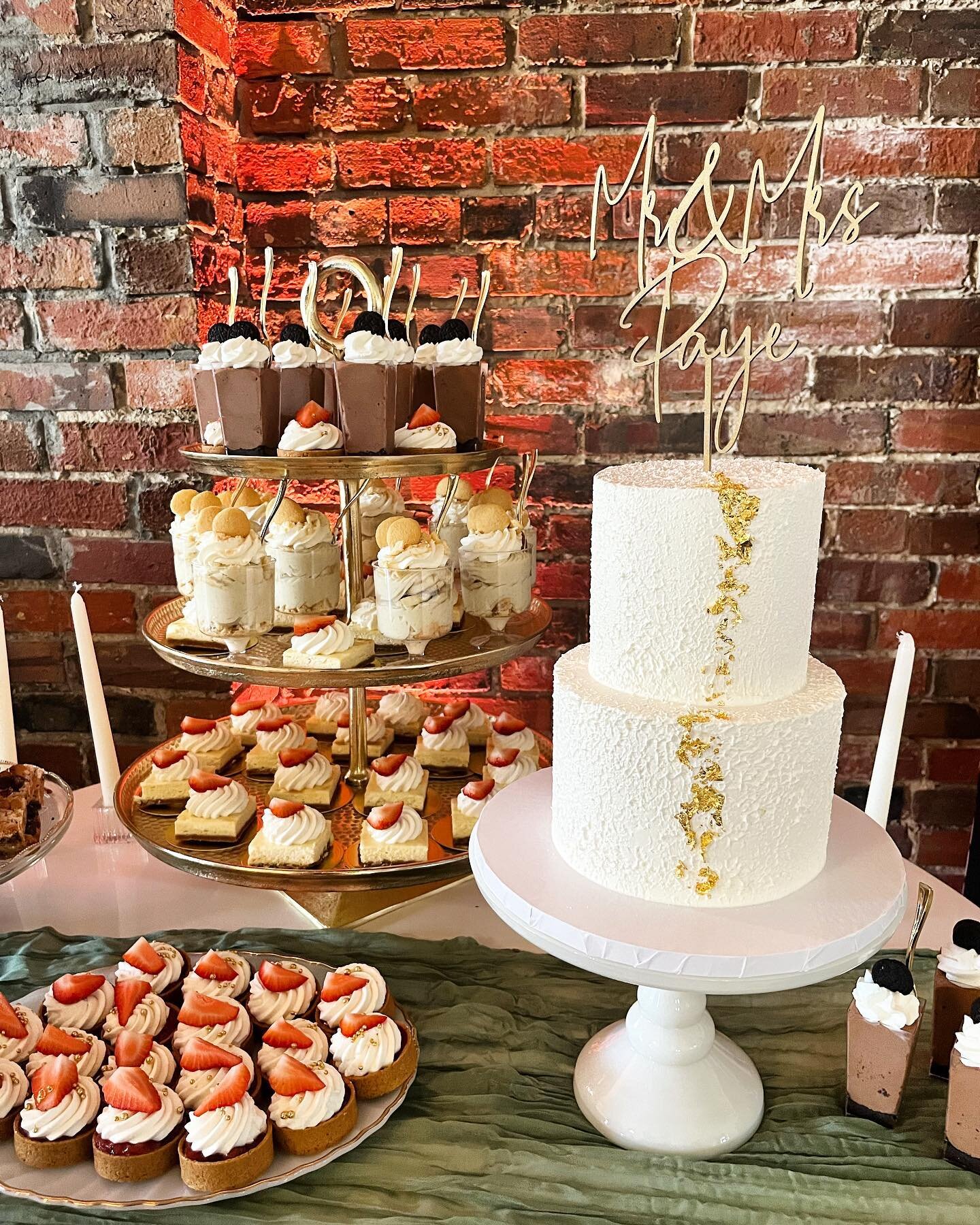 Happy New Year's!!!

Thank you to all our wonderful clients who trusted in us this past year to bring your dessert dreams to life for your wedding day!  We really appreciate each and everyone of you and looking forward to what 2024 brings.

Cheers!

