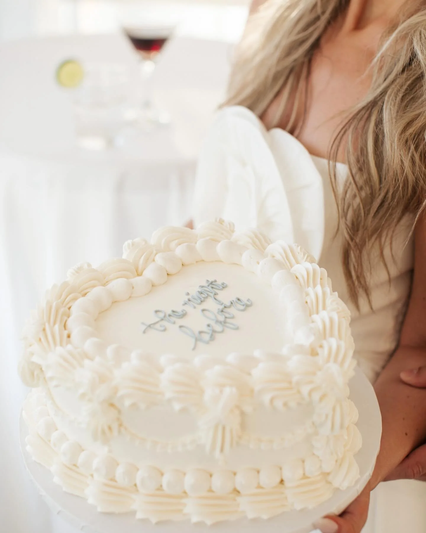 Lambeth style heart shaped cakes have been really popular this season and were here for it!

Rehearsal dinner cake for our happy couple @bluewaterdining 

📸: @jenniferaustinphoto 

Thank you to Jennifer for sharing her beautiful pictures with us!