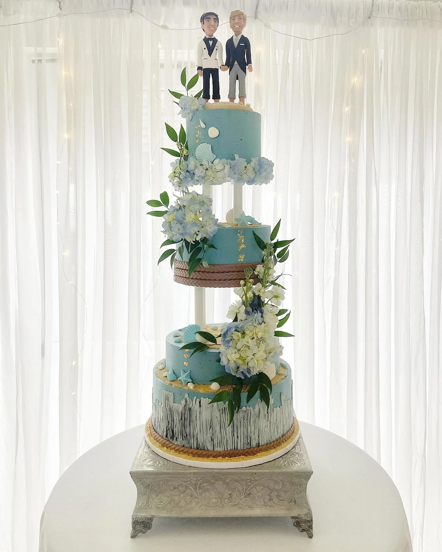 Celebrate love by the shore with our dreamy beach wedding cake! 🌊🍰 Adorned with sugar seashells and tropical flavors, it's a sweet slice of coastal romance. 

Perfect for your seaside celebration! 💍💙 

Cake Topper was created by another cake arti