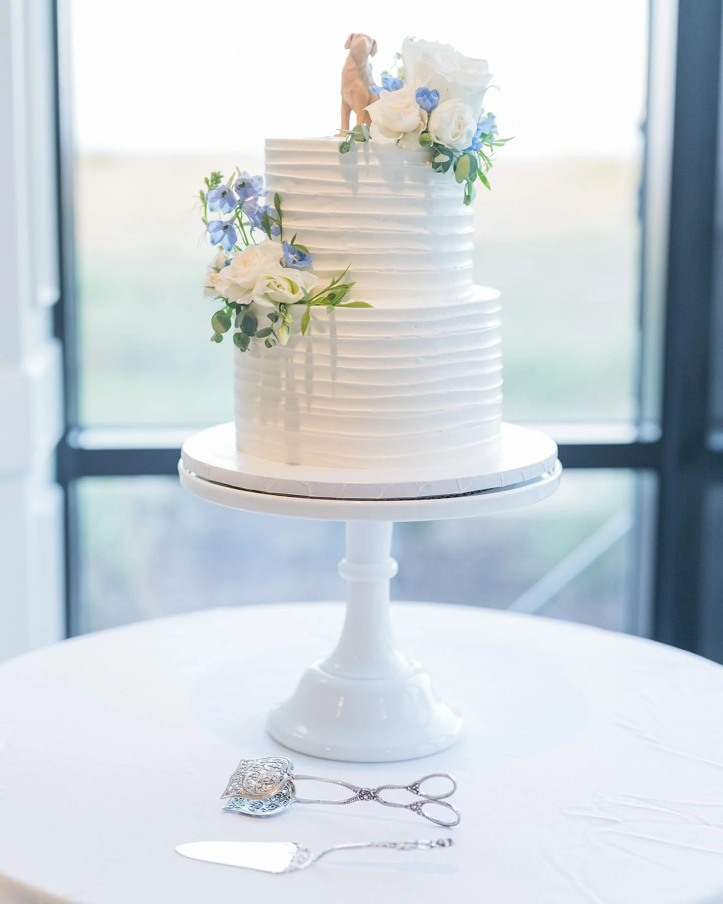Travis and Bailey 💙

Venue: @shellislandresort
Coordinator: @savannah.jaynes
Photography: @sydni.media
Hair &amp; Makeup: @beautycrewmobile
Invitations: @theknot
Florals: @allurebloomcreations
DJ: @activedj
Catering: @uncw_dining
Bride&rsquo;s Dress