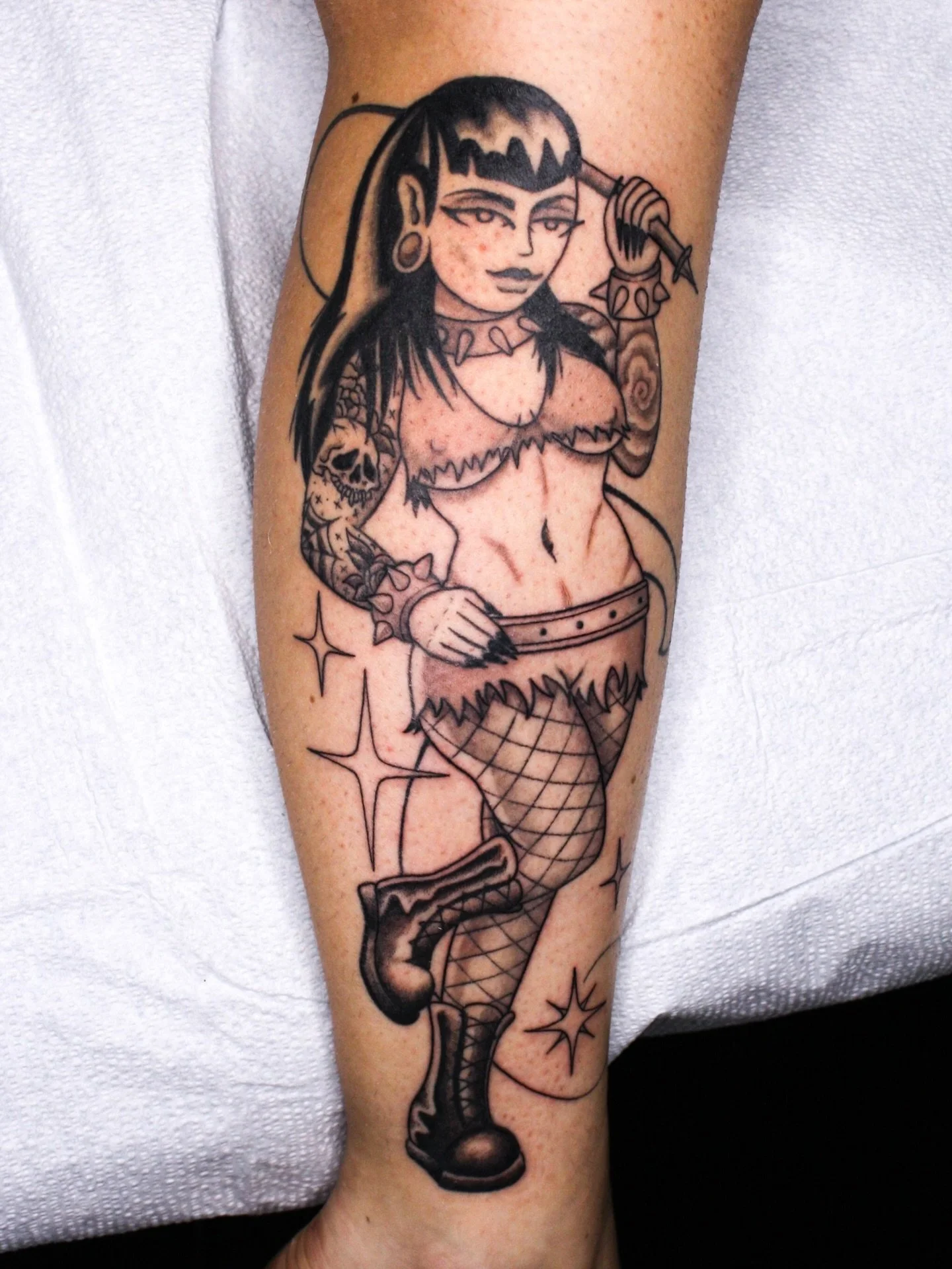 Goth girl pinup, drawn to fit, nice and big. I always encourage my clients to take up space, older you will thank you for it. 

If you&rsquo;d like something similar DM me and let&rsquo;s collaborate!

#loversperiltattoo #knkbyjimbo #pinup #gothpinup