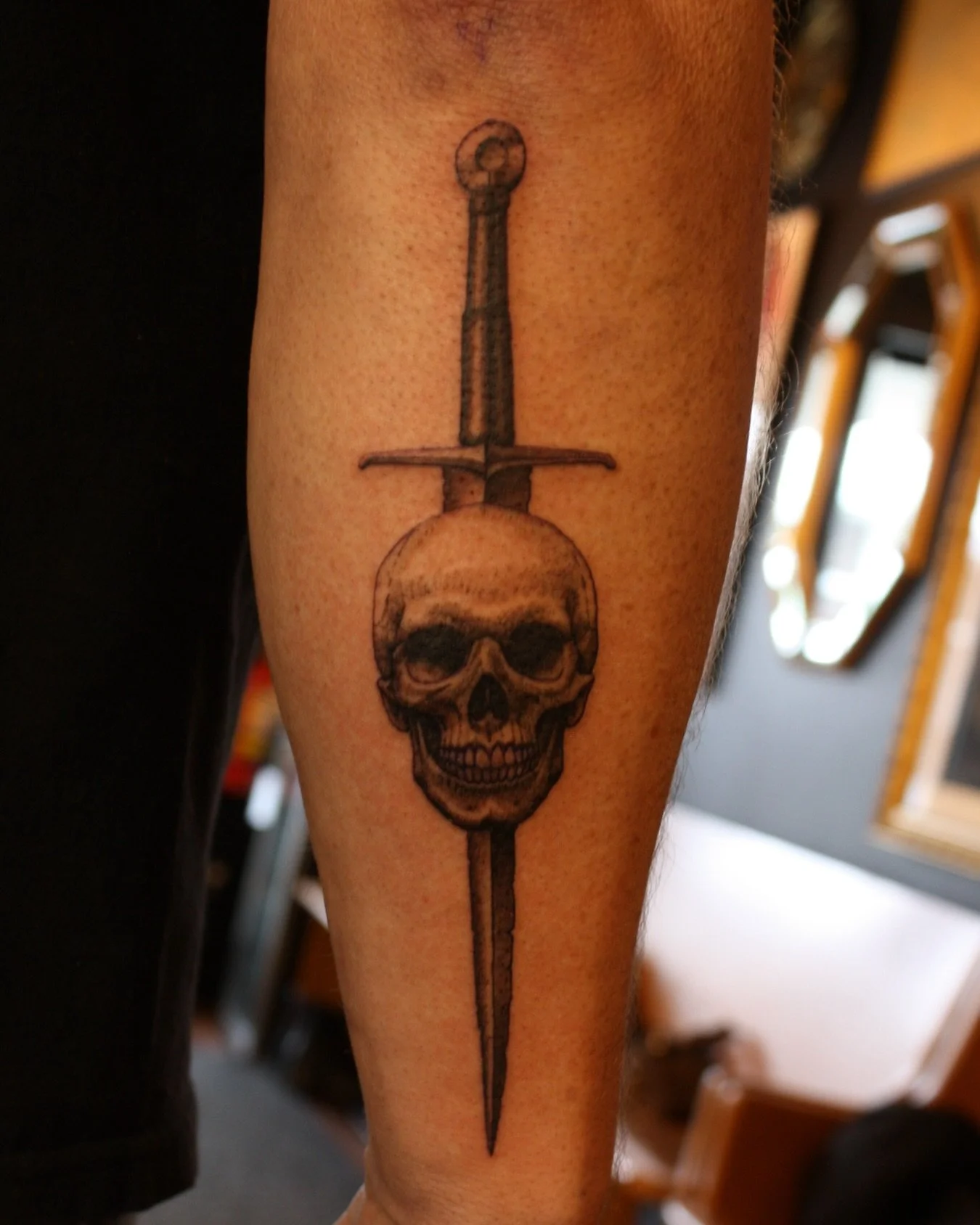 I had the pleasure of doing this skull and sword piece for @andy.diamond.39 and stoked with how it came out. 

Would love to do some more smaller realism pieces like this, DM me or book a consultation and we can collaborate on your vision!