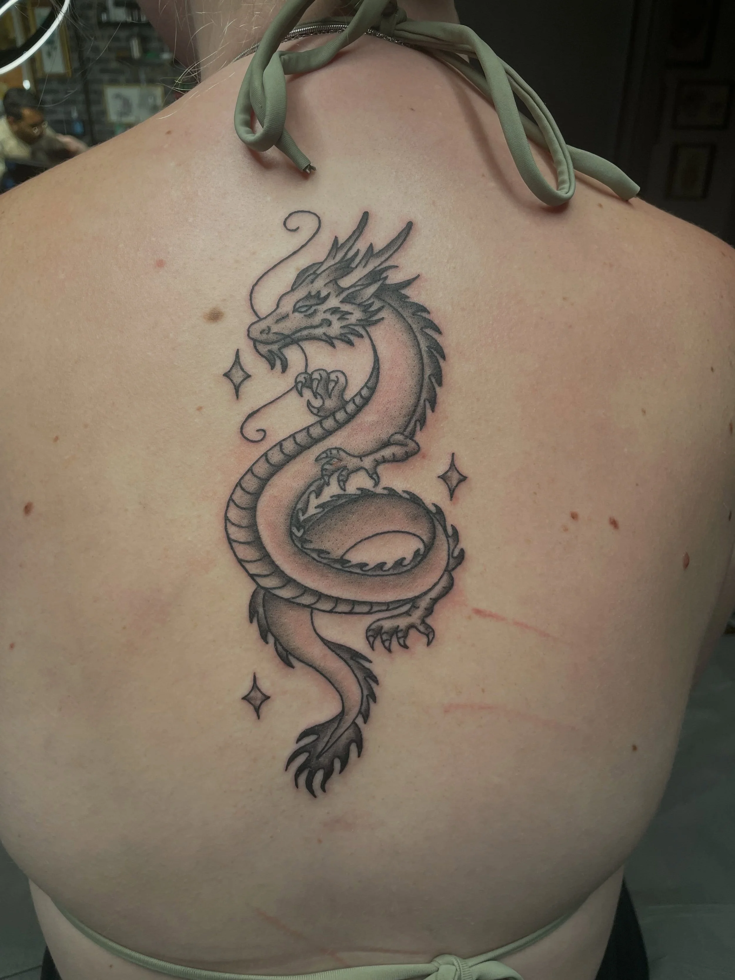 Super fun back tat I got the opportunity to do, would love to do more! Big or small🤟🏼 My idea or yours let&rsquo;s collaborate😄 Fall🍂 and winter❄️ is the perfect time to start a bigger project that way they can be done and healed for the summer☀️