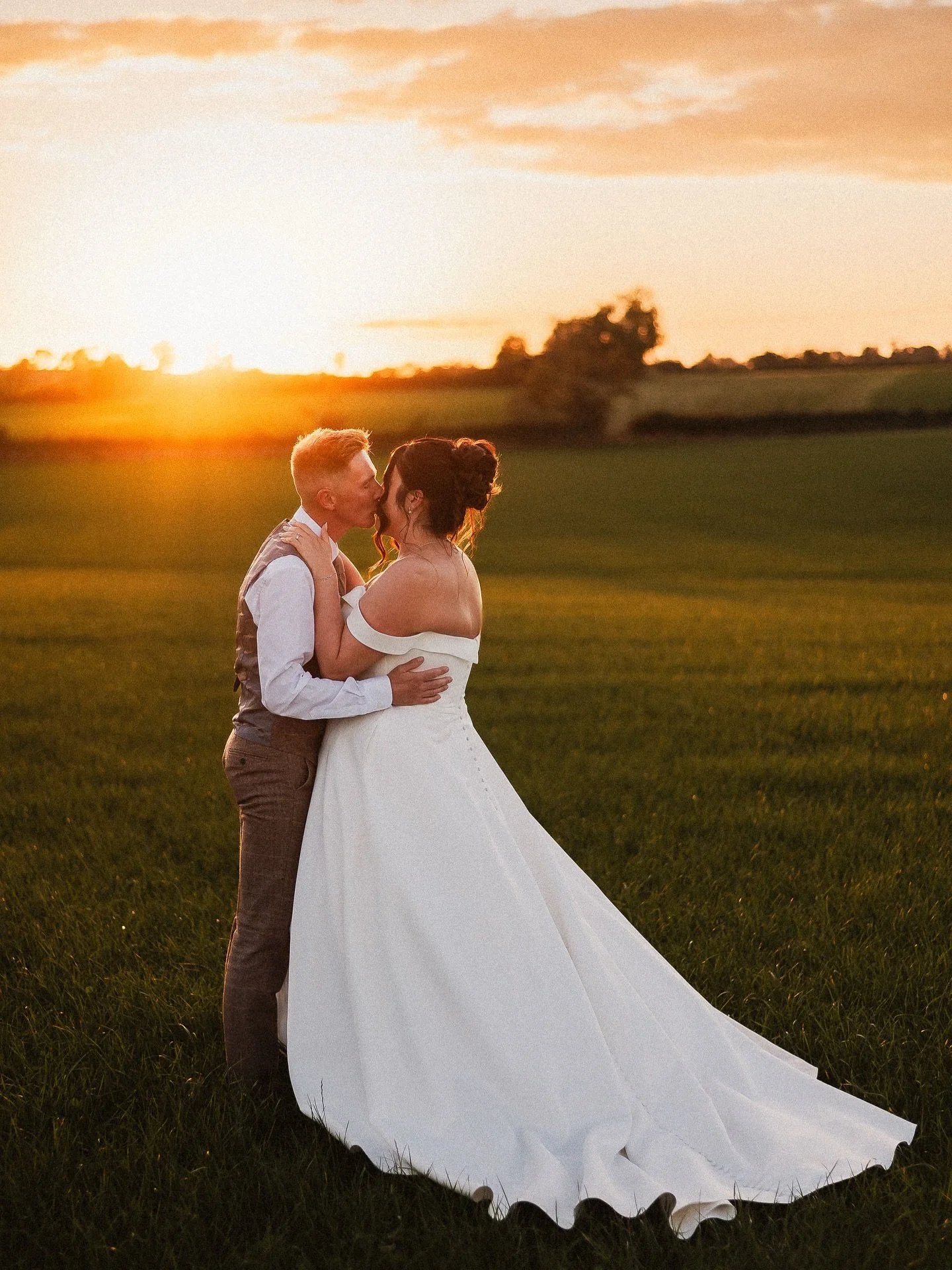 Leigh &amp; Richie; up next in the edit queue.
.
It may only have been 6 weeks, but these warm, golden evenings seem a lifetime ago at the minute! 
.
Venue - @grangefieldsvenue @crippsandco 
Dress - @emilybridalwear 
Florist - @olivarabloomsweddingse