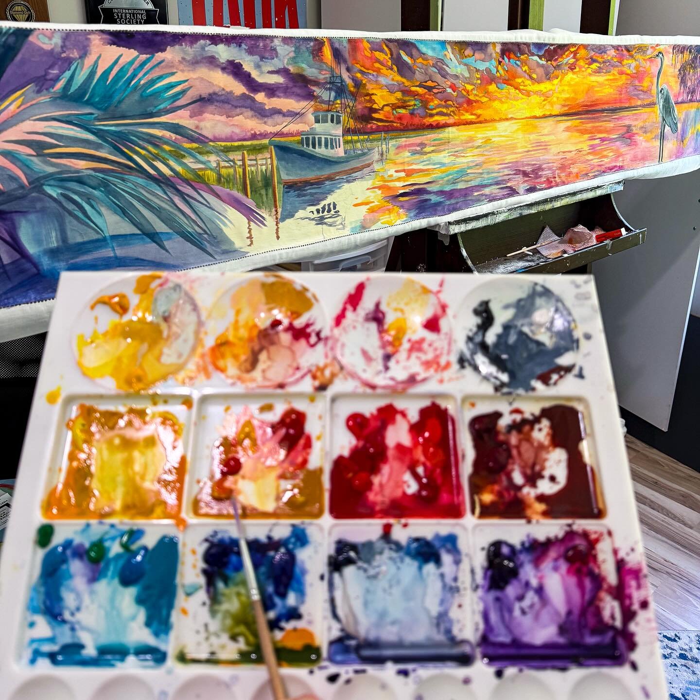 Carolina Farm Feast is almost here! I&rsquo;m thrilled I got to contribute to the event ❤️ This painting is my interpretation of South Carolina, those colorful moments the Lowcountry is known for.
I picture evenings like this, a vibrant sunset washin