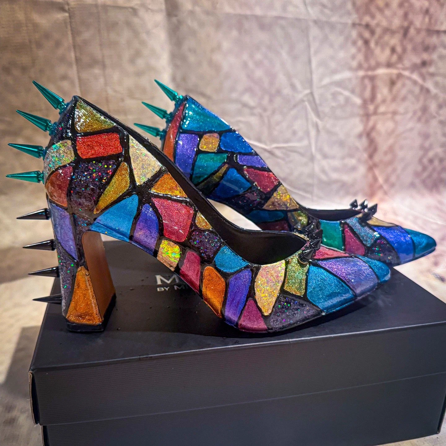 @jamielykesii trusted me to make the shoes for the fashion show!! ❤️

@artpopstreetgallery