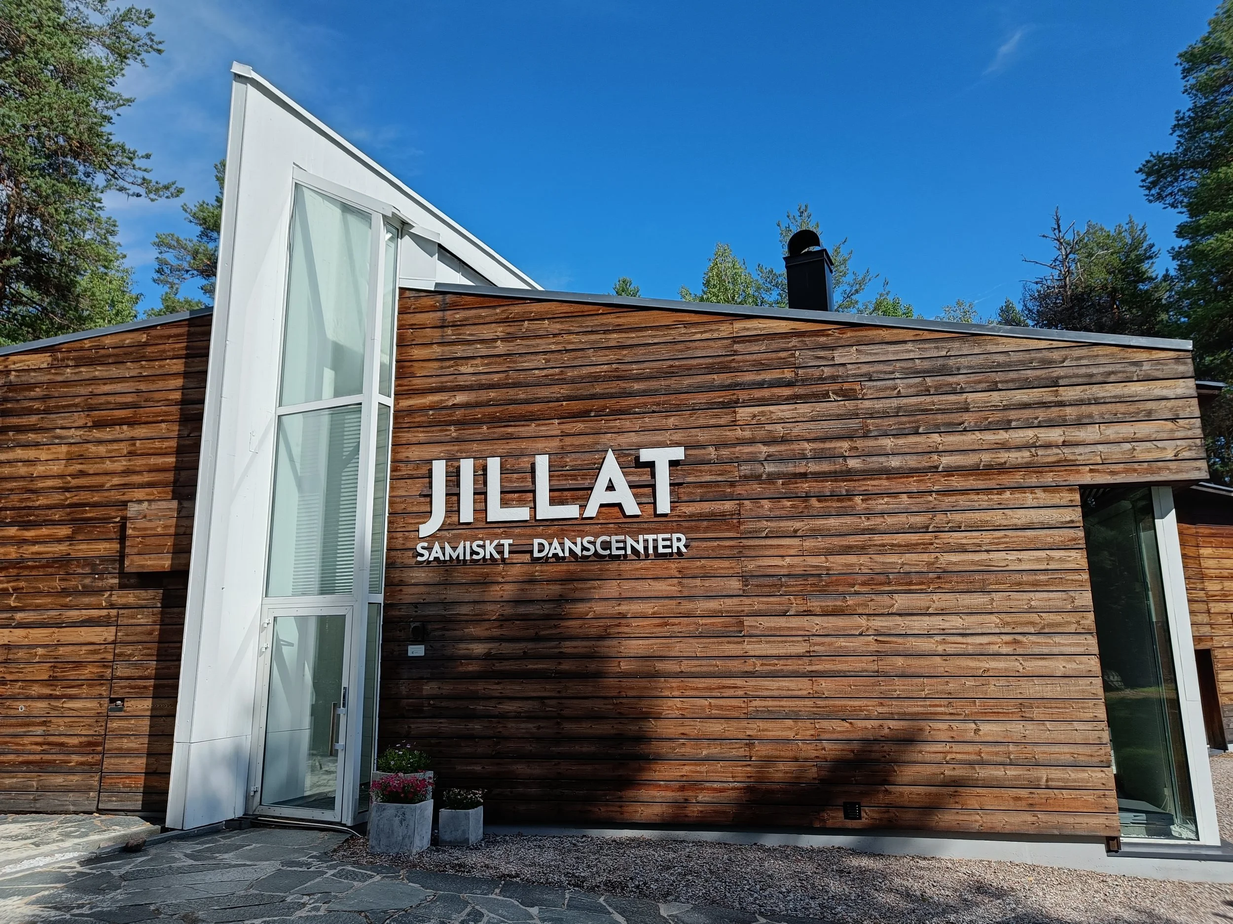 Taiteilijaresidenssi Saamen tanssin keskus Jillatissa, Vuollerim, Jokkmokk, Pohjois-Ruotsi