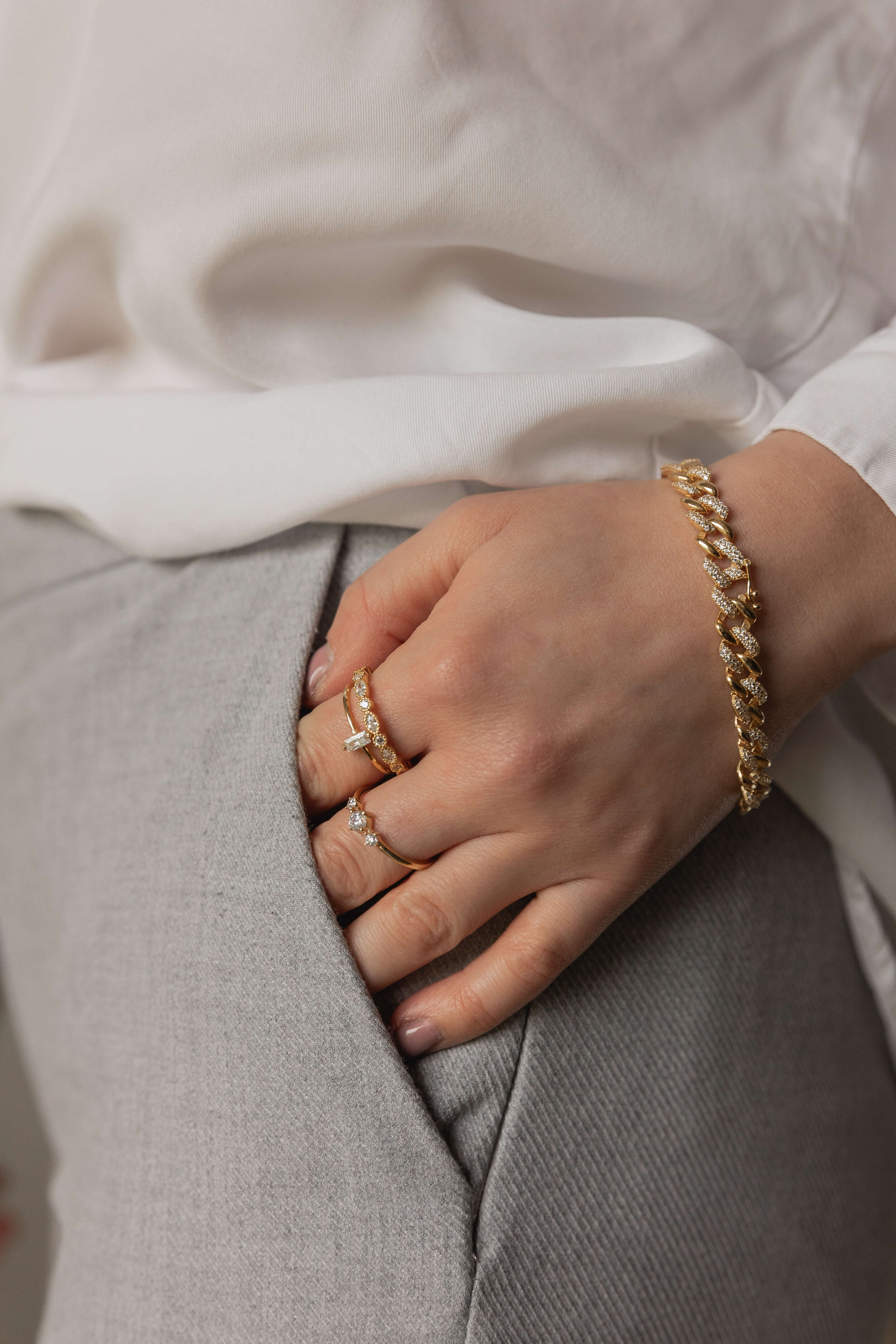Oval-zircon-ring-gold.jpg