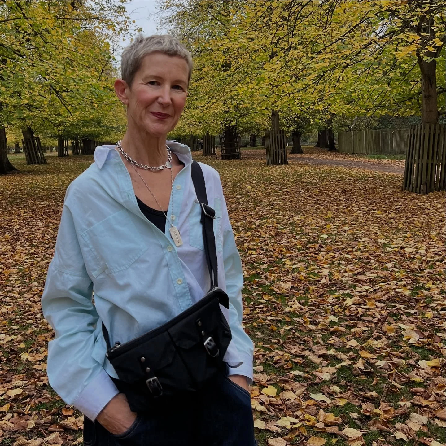 THE SHIRT THAT MADE ME LOVE A COLLAR! 

A few snaps from my weekend walk&hellip; catching some November sunshine and soaking up those gorgeous autumn colours 🍂☀️

Wearing my baggy Peppino Peppino jeans and this colourblock classic-with-a-twist shirt