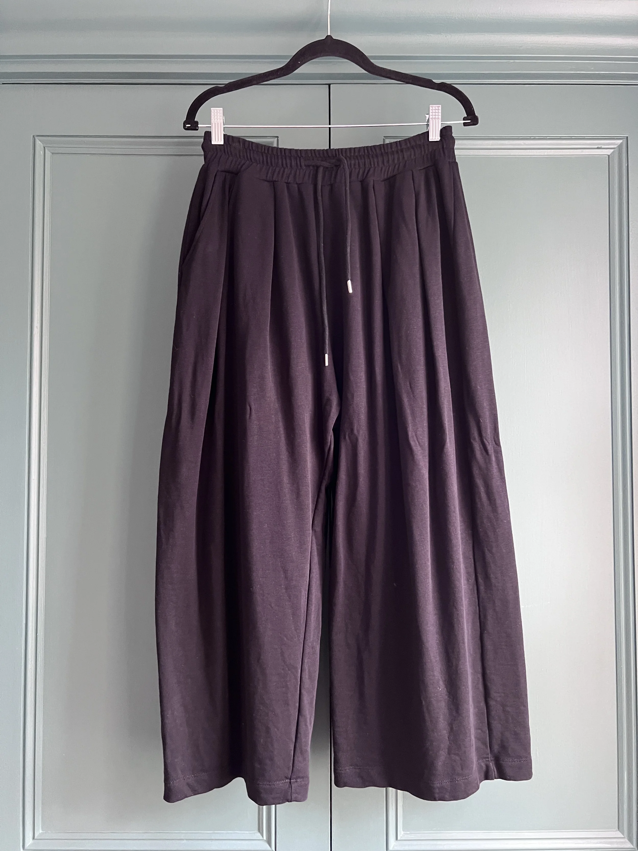 Beyond Nine Trousers Size S/M