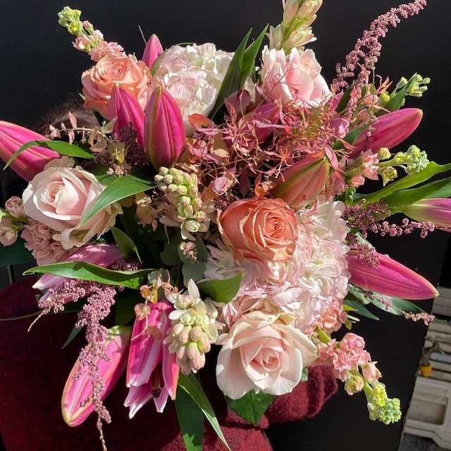 HAND-TIED AND MADE WITH LOVE 💖

Did you know that we hand-select all of our luxurious flowers in person at the market to make sure we only get the very best?! And what a difference it makes ✨ 

We&rsquo;ve got a beautiful bumper crop in at the momen