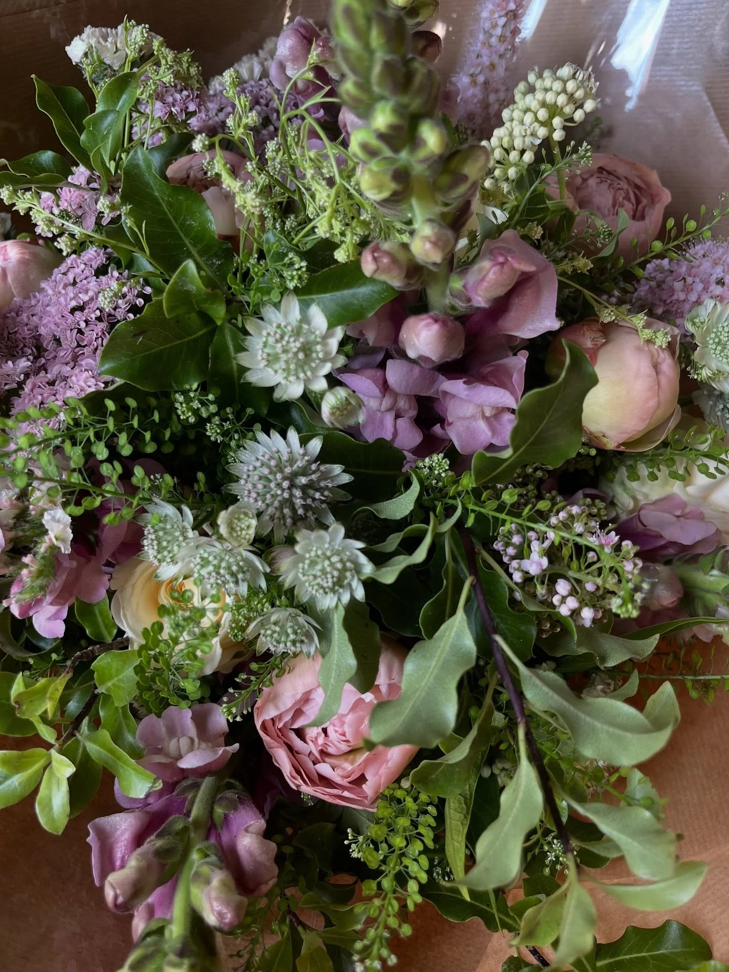 Summer magic ✨💜

Beautiful jewel tones, pretty pastel hues, soft white frothiness and bright green goodness - there are few greater joys than a summer bunch of luxurious seasonal beauties 🙏🏼 

We&rsquo;re open all weekend, basking in the sunshine 