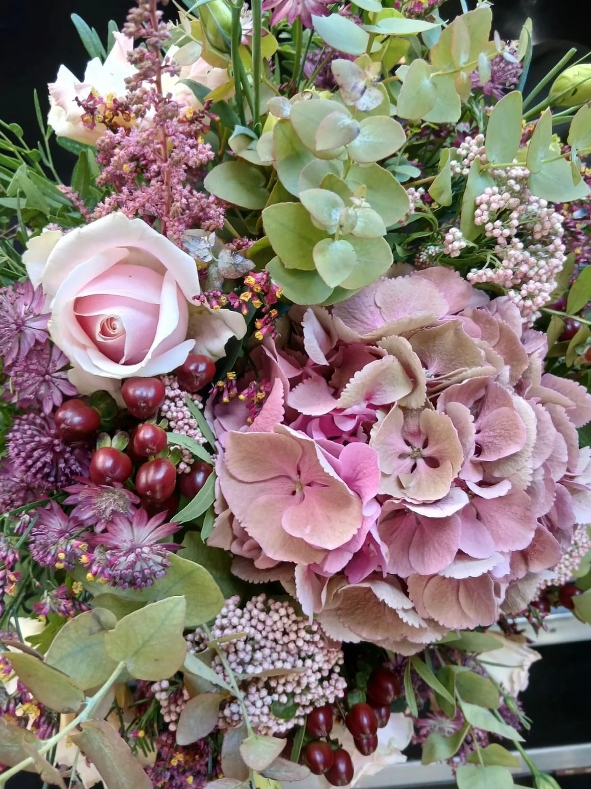 Food and flowers - what better combination?! 🍴💐

Today is the BCA Barnes Food Fair, taking place on Barnes Green just opposite us. What not pop down for a bite of something delicious and then pick up some beautiful blooms from us to brighten up you