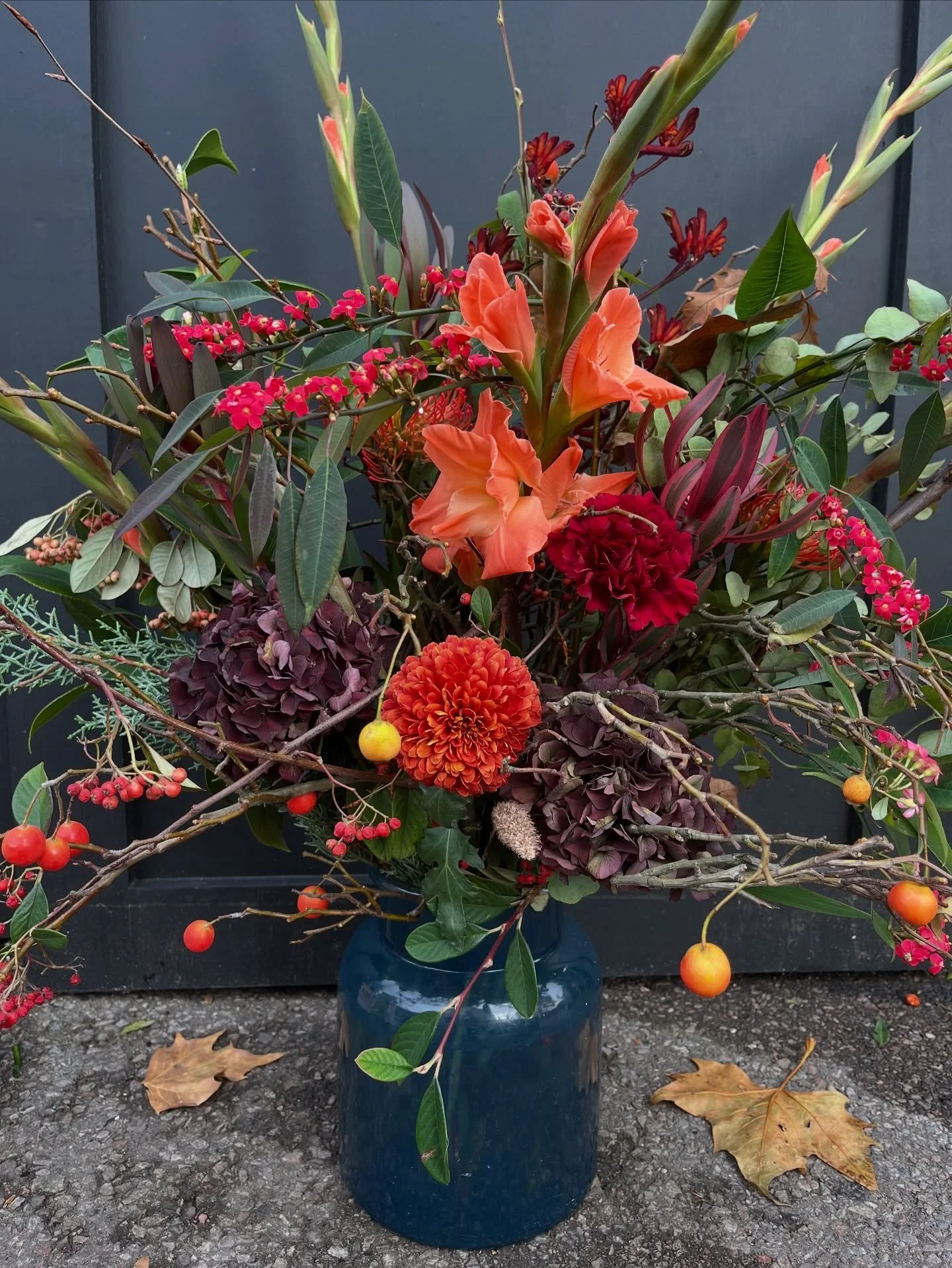 Golden tones, russet petals and rich textures - autumn blooms at their most beautiful ❤️&zwj;🔥

Each of our arrangements is a love letter to the season, full of warmth, depth and colour. Think cosy crackling fires, crisp air and flowers that feel li