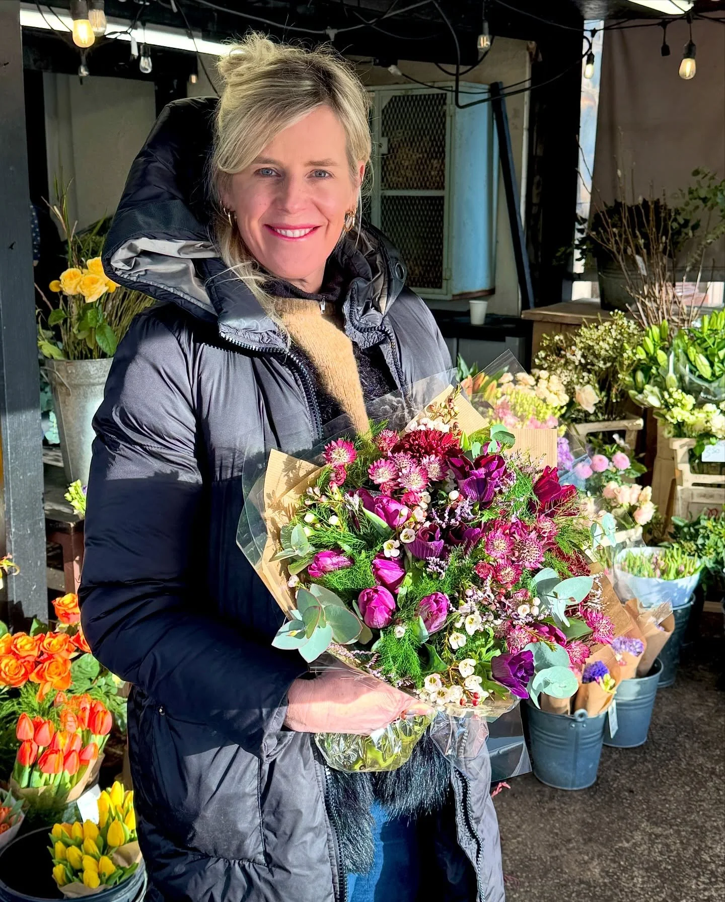 Happy sunny Saturday 💜 ✨ 

Here&rsquo;s lovely Jane, in situ today at Sun Inn Flowers, surrounded by a stunning array of truly gorgeous flowers and plants that could be YOURS - simply come and see us, have a little browse and then take your pick 💐 