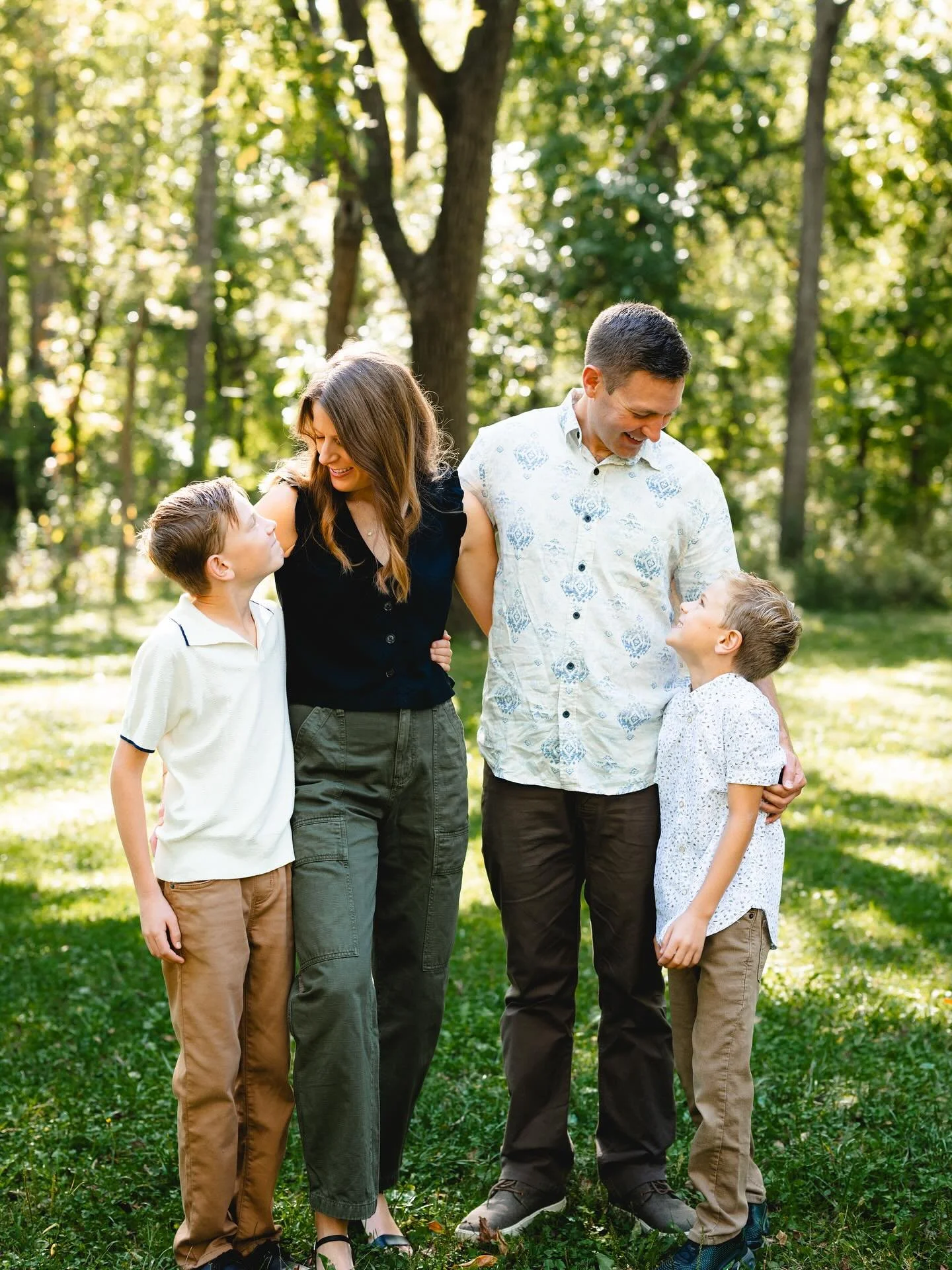 What a beautiful day! ✨📸 🌳 

A huge thank you to everyone who came out to our Annual Pictures in the Park event. We had the best time catching up with you, sipping coffee, sharing donuts, and capturing beautiful fall moments together. 🍂☕🍩

We are