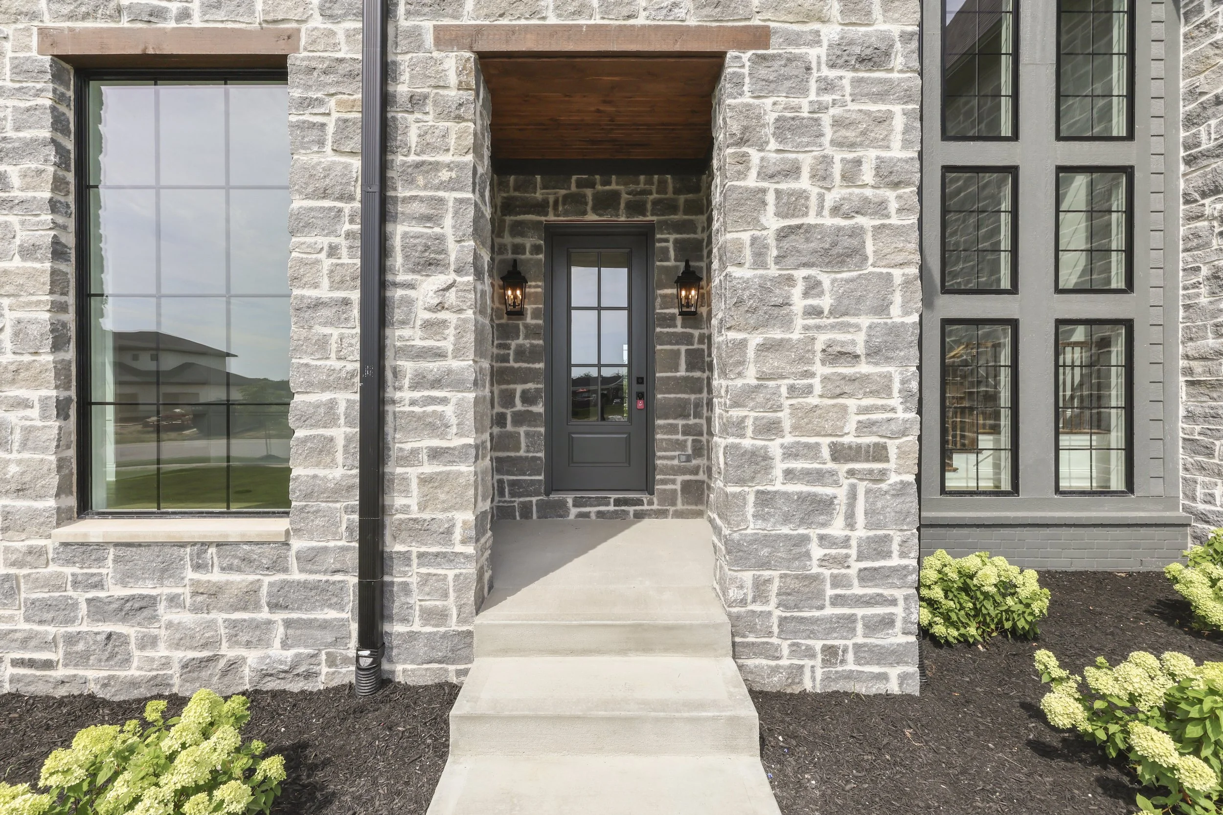 3664 Cherwell Dr-7.jpg