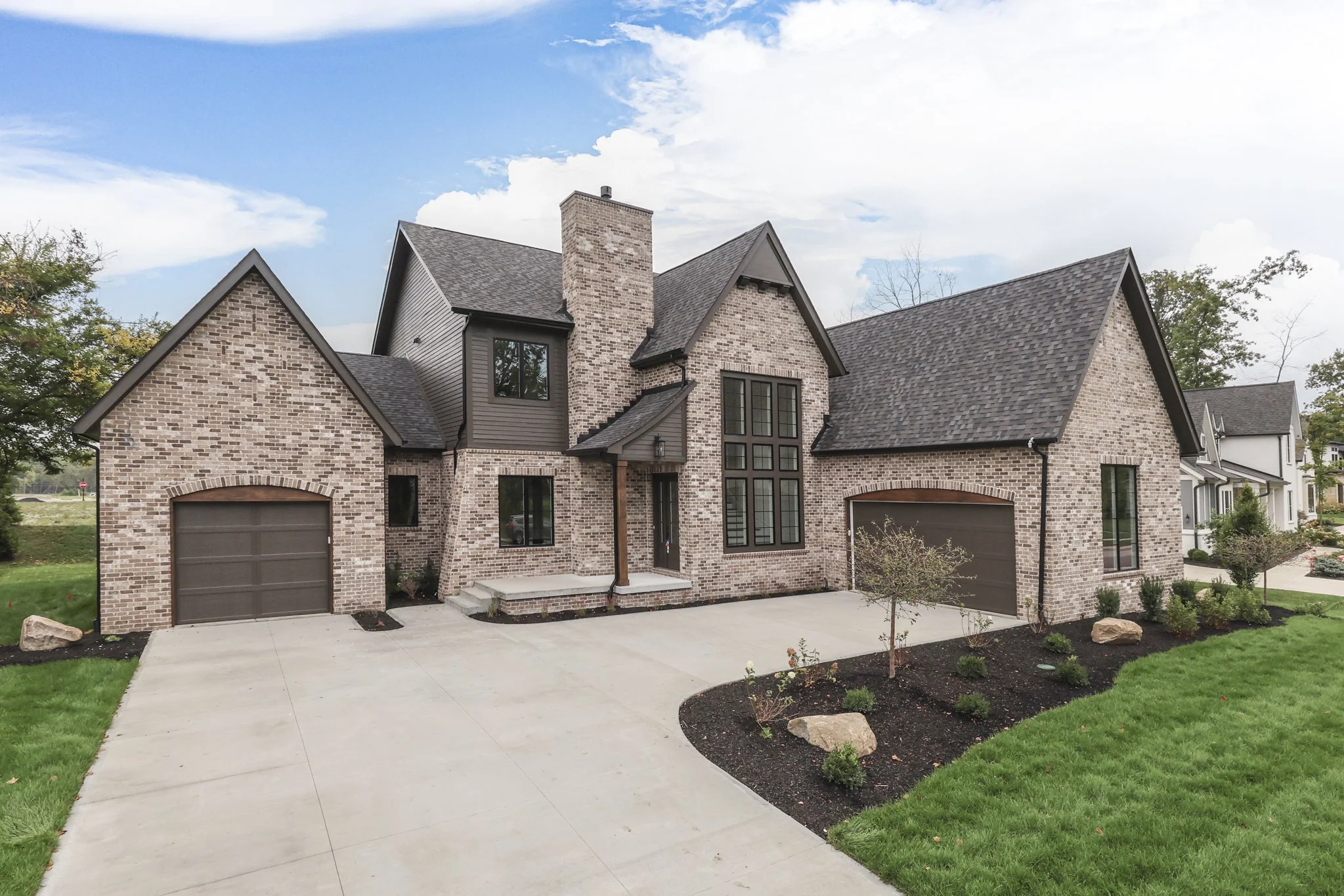 3733 Cherwell Dr-1.jpg