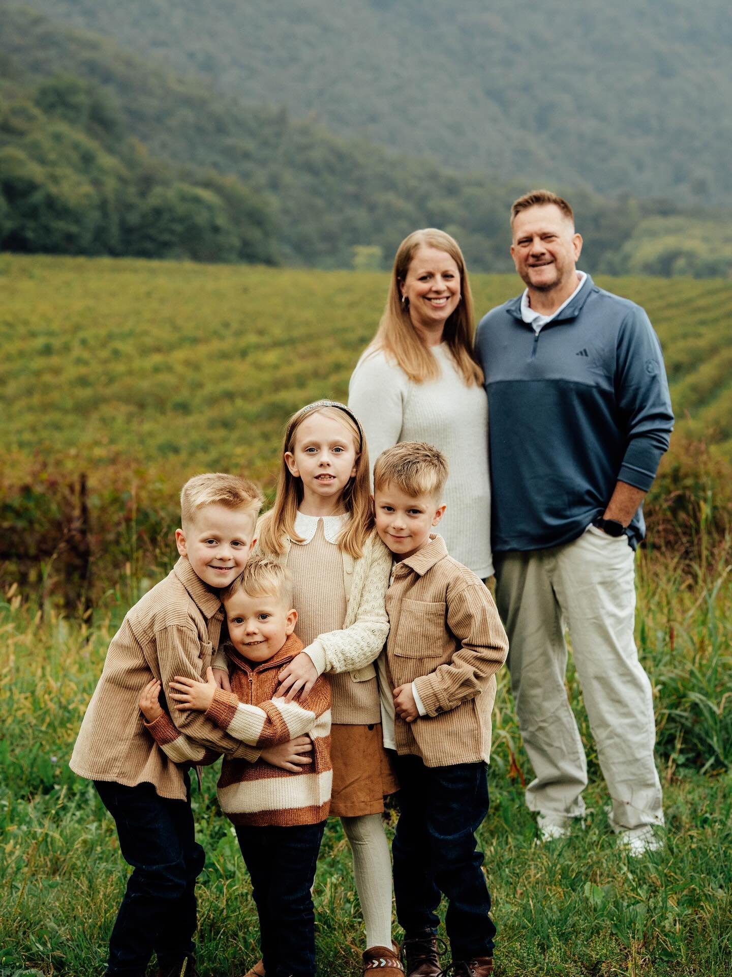 The fall leaves are changing early this year! 🍁 This is my 5th session with this family, and it&rsquo;s always such a fun time!🤍

🔎: Italy photographer | Vicenza photographer | Italy family photographer