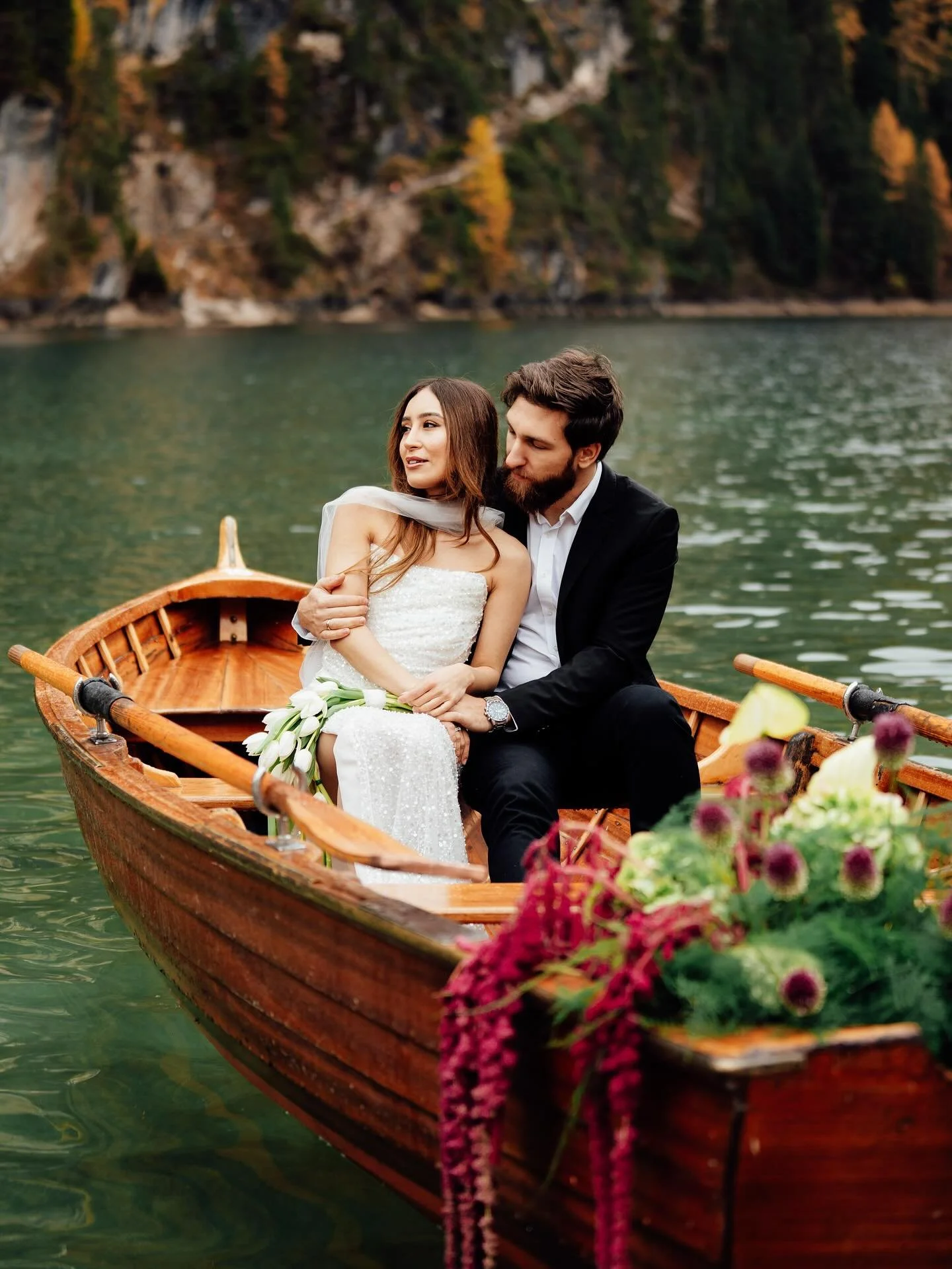 A stunning fall morning at Lago di Braies😍

Host: @desertrose.content
Florals: @desertrose.creative
Dress: @flutterdress
Models: @longstones_modelcouple
HMUA: @asli.stylings

🔎: Italy wedding photographer | Dolomites engagement photographer | Dolom