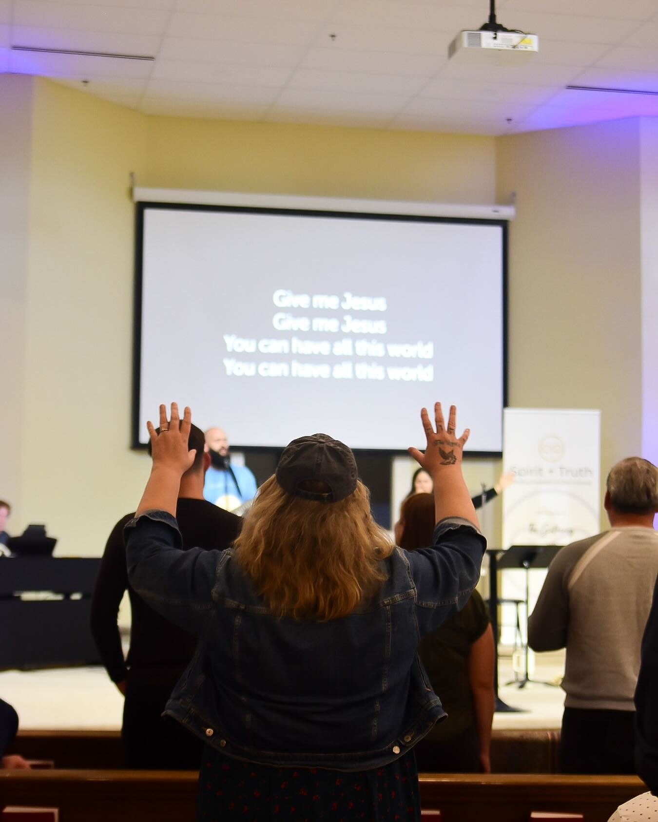 Come worship Jesus with us tomorrow! 🕊️
.
.
10am at 320 w. Trilby rd.